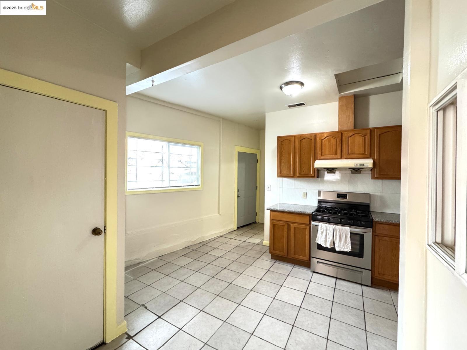 Detail Gallery Image 12 of 17 For 2612 38th Ave, Oakland,  CA 94619 - – Beds | – Baths