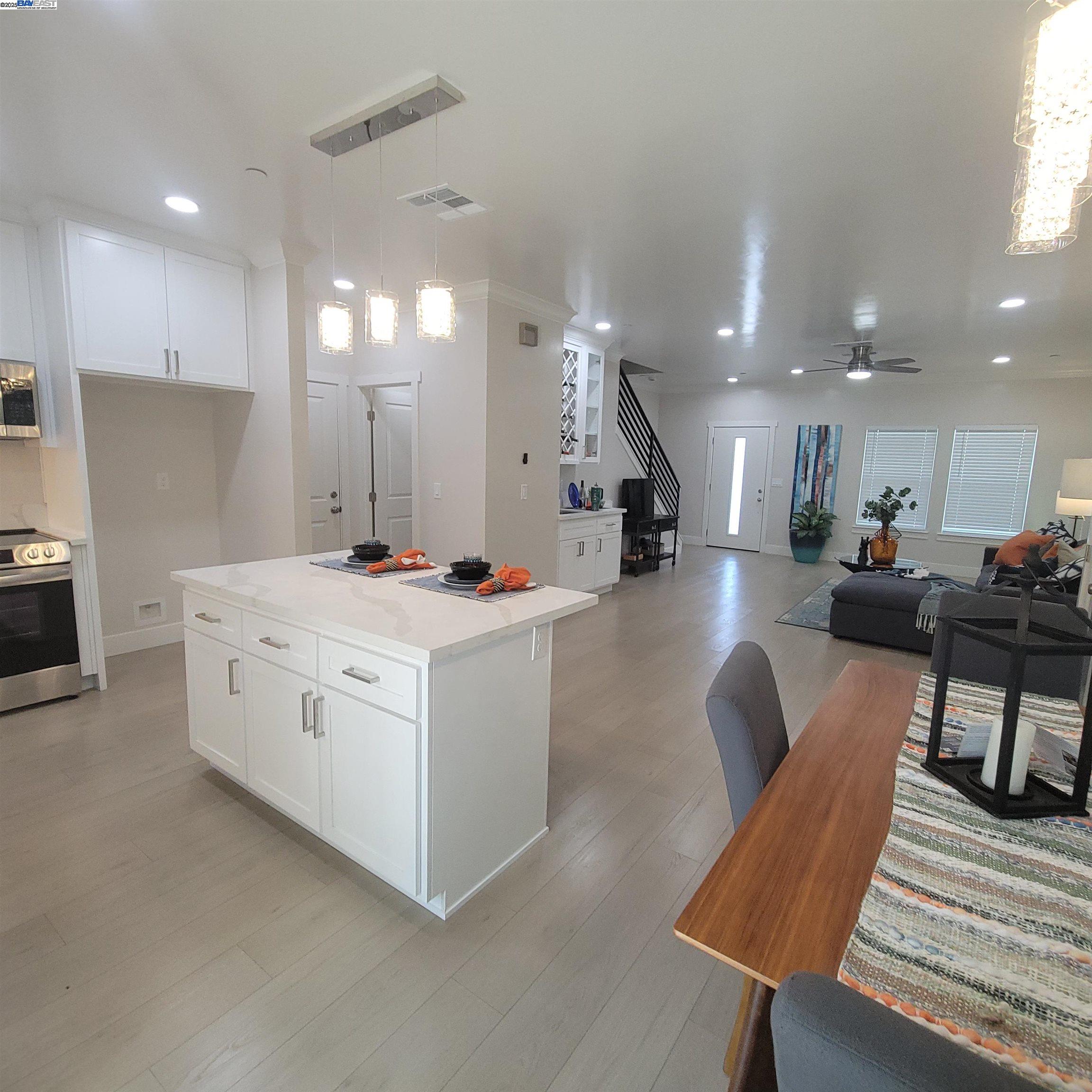 Detail Gallery Image 4 of 18 For 2627 Beaumont St, Sacramento,  CA 95815 - 5 Beds | 3/1 Baths