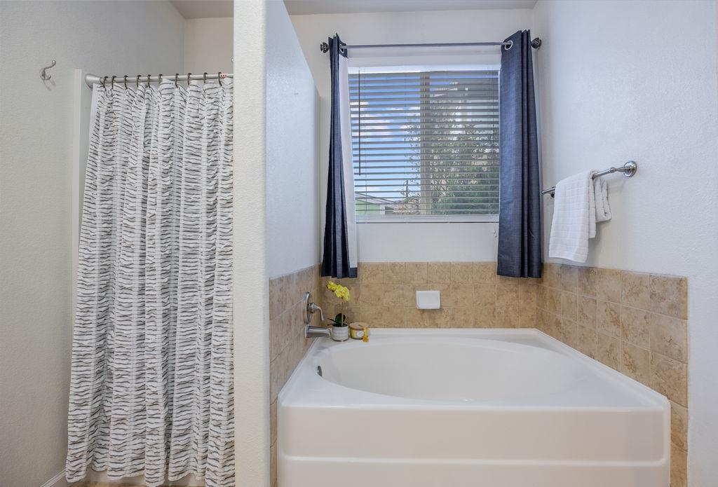 Detail Gallery Image 20 of 29 For 1954 Canyon Oaks Cir, Pittsburg,  CA 94565 - 4 Beds | 2 Baths