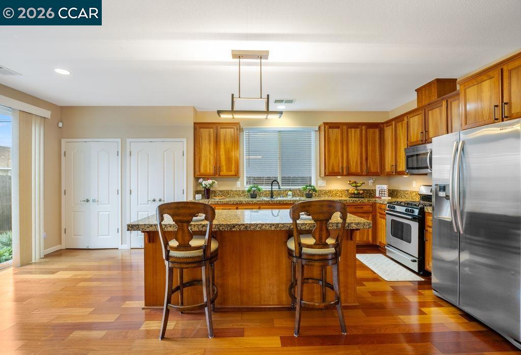 Detail Gallery Image 3 of 30 For 1954 Canyon Oaks Cir, Pittsburg,  CA 94565 - 4 Beds | 2 Baths