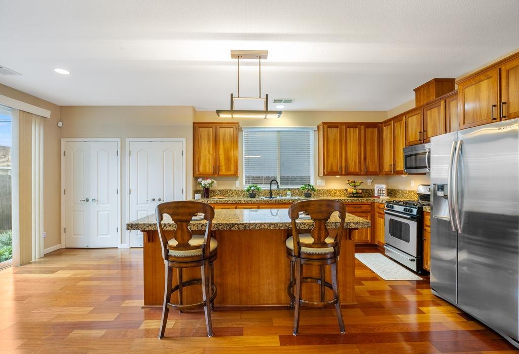 Detail Gallery Image 3 of 29 For 1954 Canyon Oaks Cir, Pittsburg,  CA 94565 - 4 Beds | 2 Baths