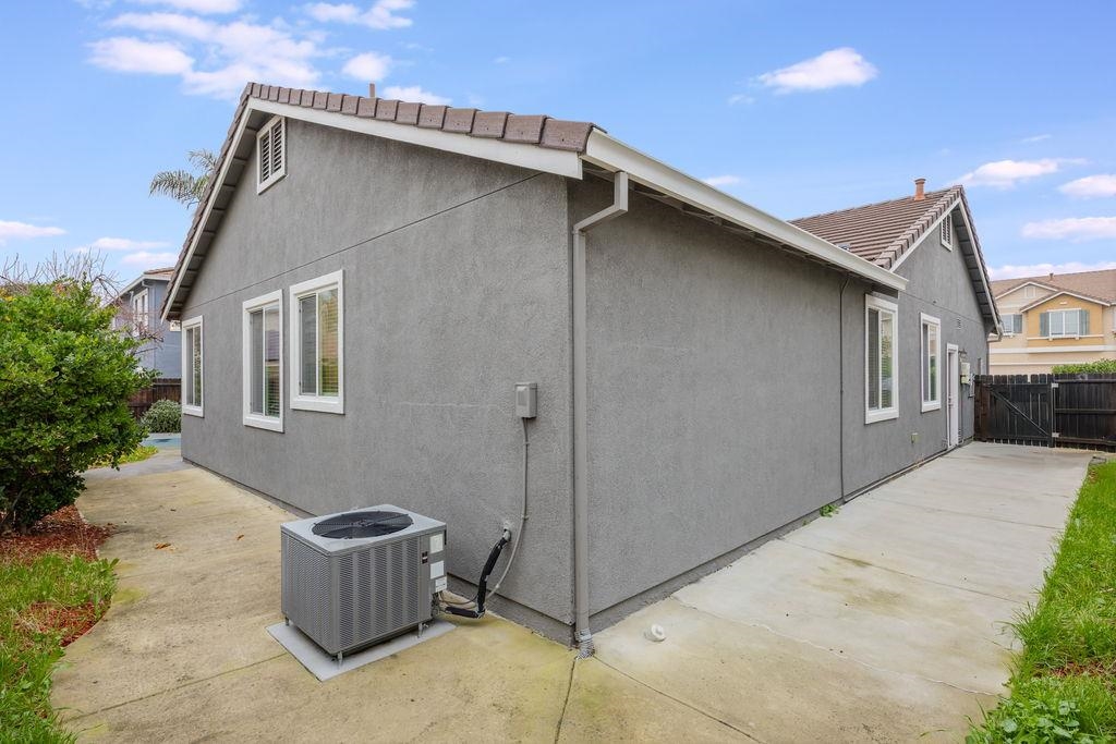 Detail Gallery Image 23 of 29 For 1954 Canyon Oaks Cir, Pittsburg,  CA 94565 - 4 Beds | 2 Baths