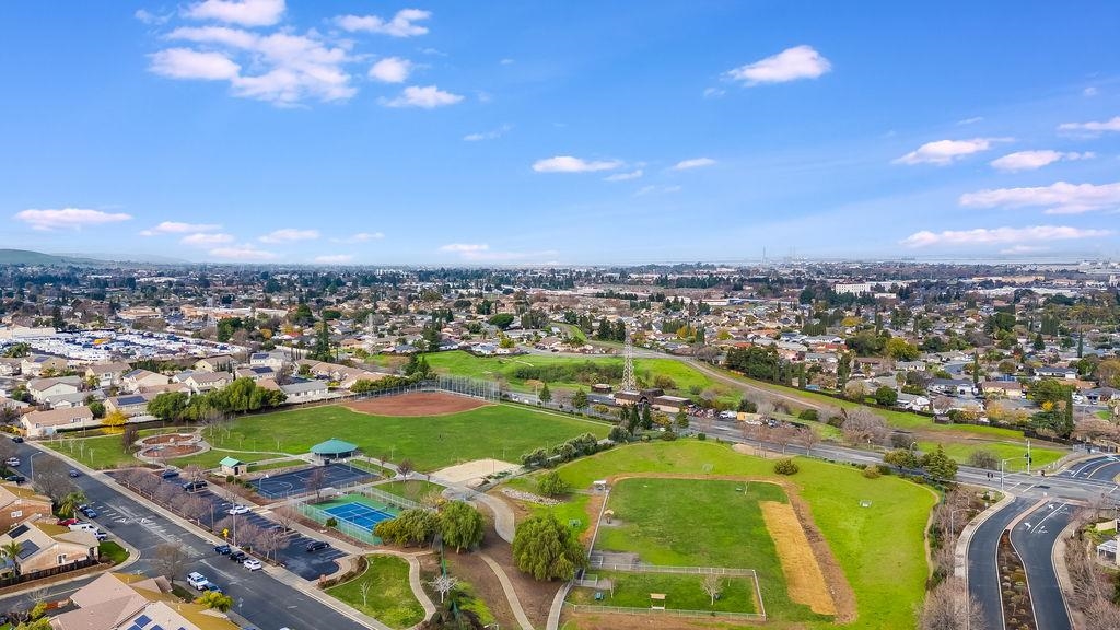 Detail Gallery Image 26 of 29 For 1954 Canyon Oaks Cir, Pittsburg,  CA 94565 - 4 Beds | 2 Baths