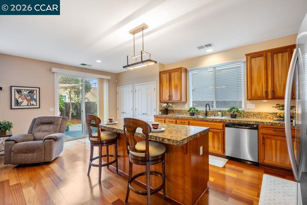 Detail Gallery Image 4 of 30 For 1954 Canyon Oaks Cir, Pittsburg,  CA 94565 - 4 Beds | 2 Baths