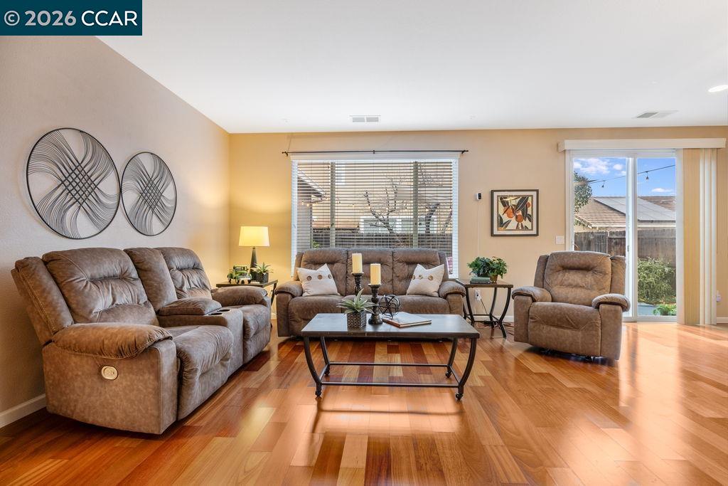 Detail Gallery Image 7 of 30 For 1954 Canyon Oaks Cir, Pittsburg,  CA 94565 - 4 Beds | 2 Baths