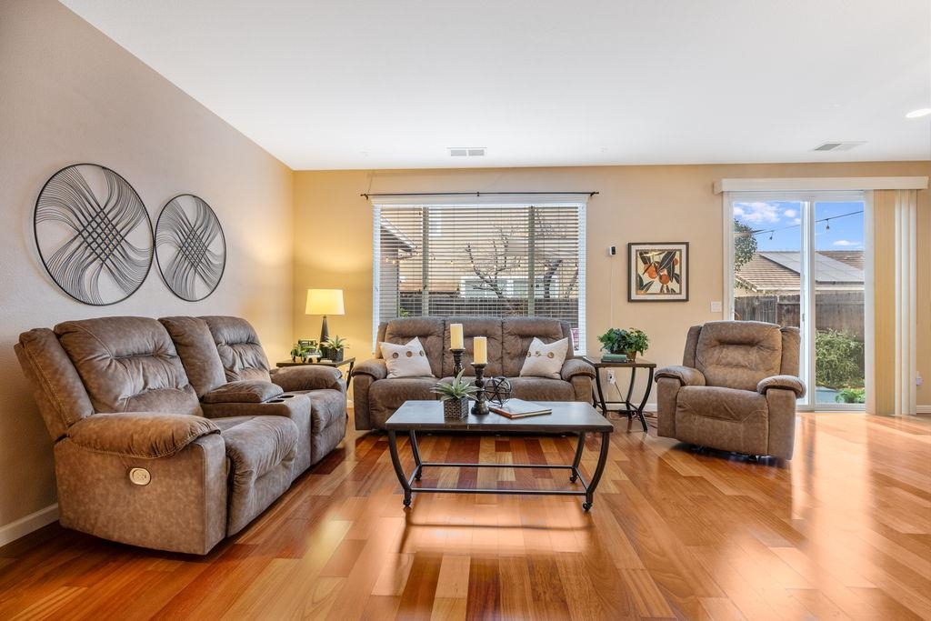 Detail Gallery Image 7 of 29 For 1954 Canyon Oaks Cir, Pittsburg,  CA 94565 - 4 Beds | 2 Baths