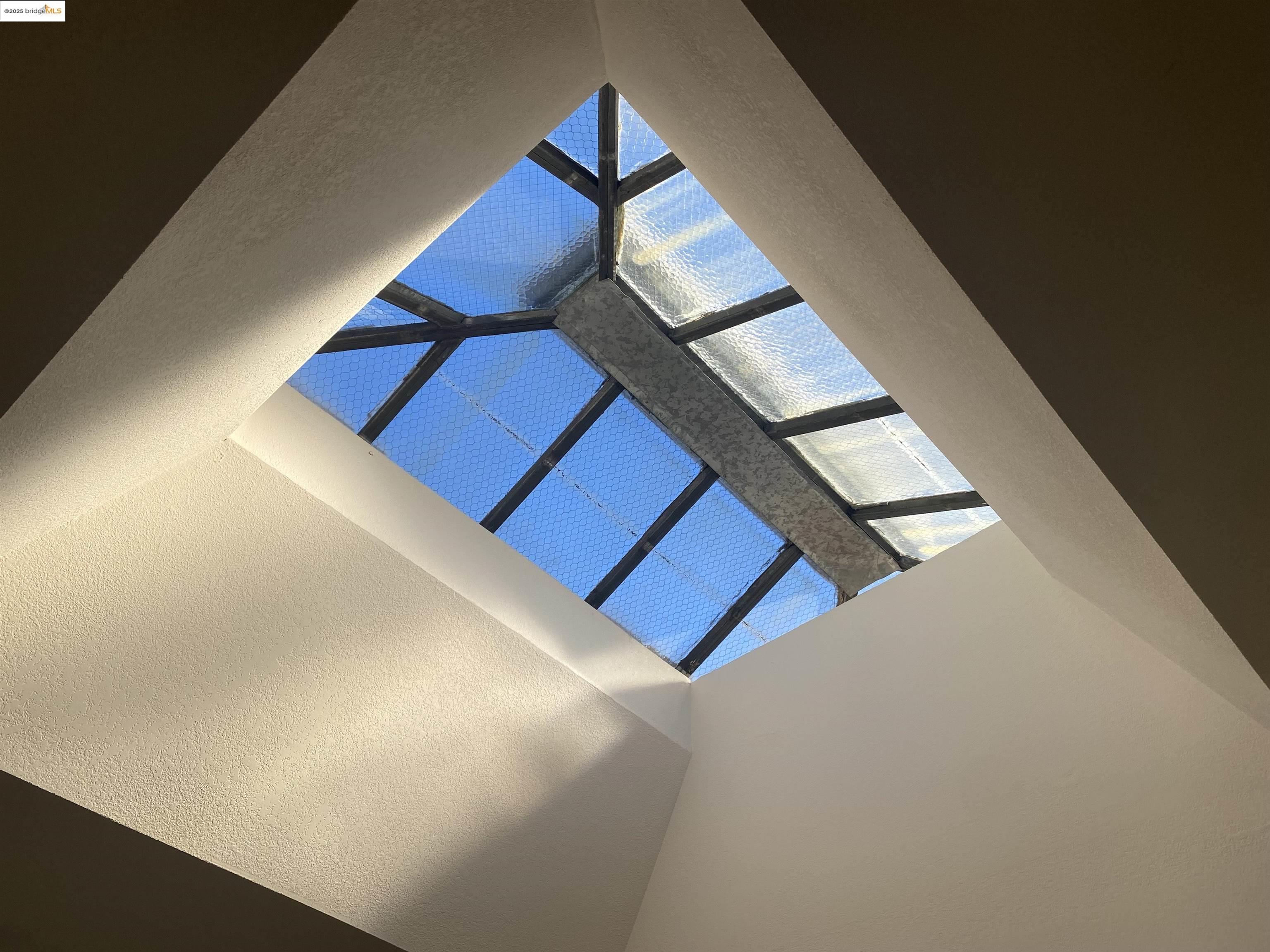 Detail Gallery Image 7 of 10 For 196 10th St, Oakland,  CA 94607 - – Beds | – Baths