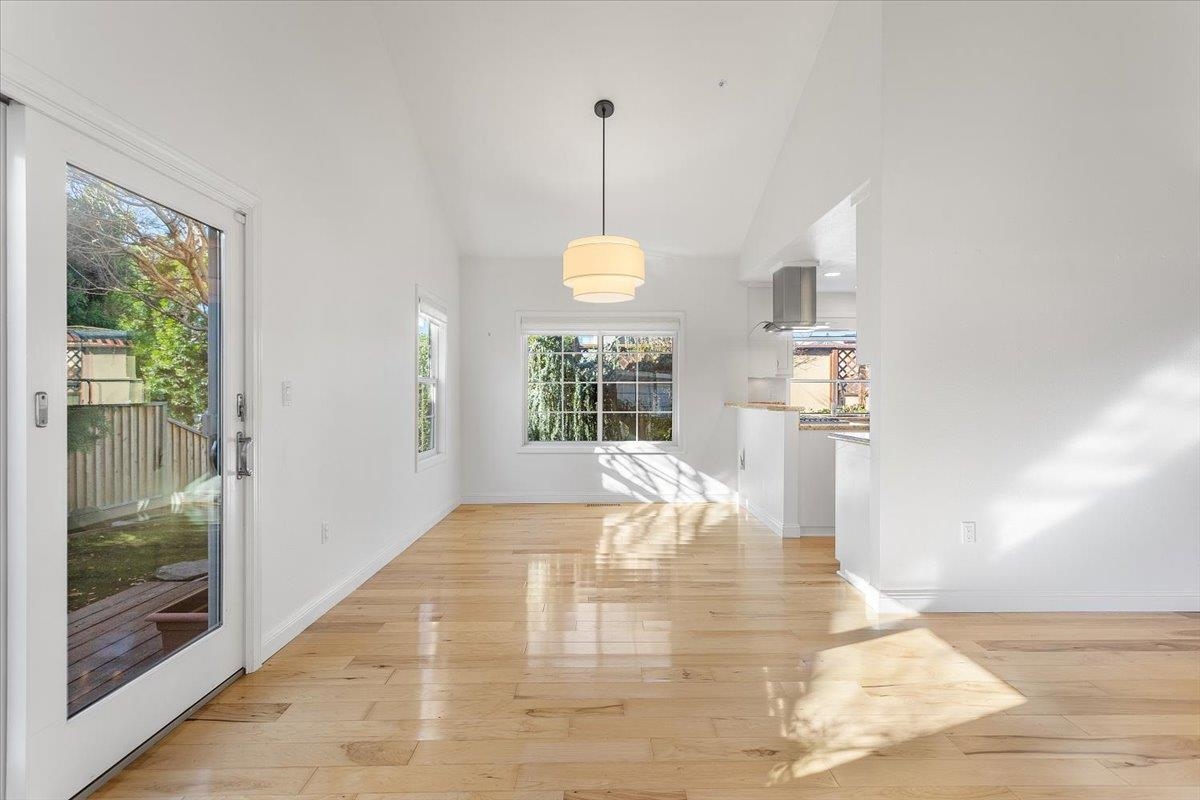 Detail Gallery Image 14 of 60 For 19511 Heyer Hts, Castro Valley,  CA 94546 - 4 Beds | 3 Baths