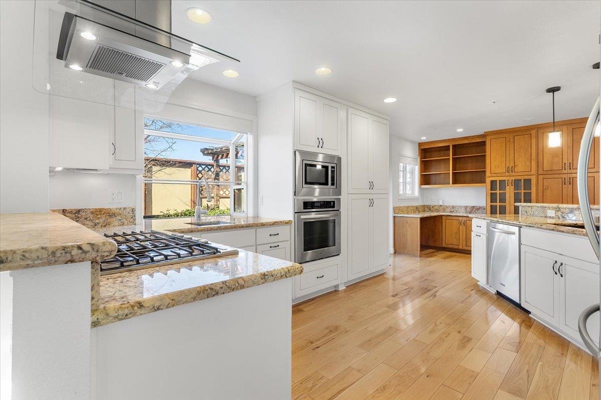 Detail Gallery Image 17 of 60 For 19511 Heyer Hts, Castro Valley,  CA 94546 - 4 Beds | 3 Baths