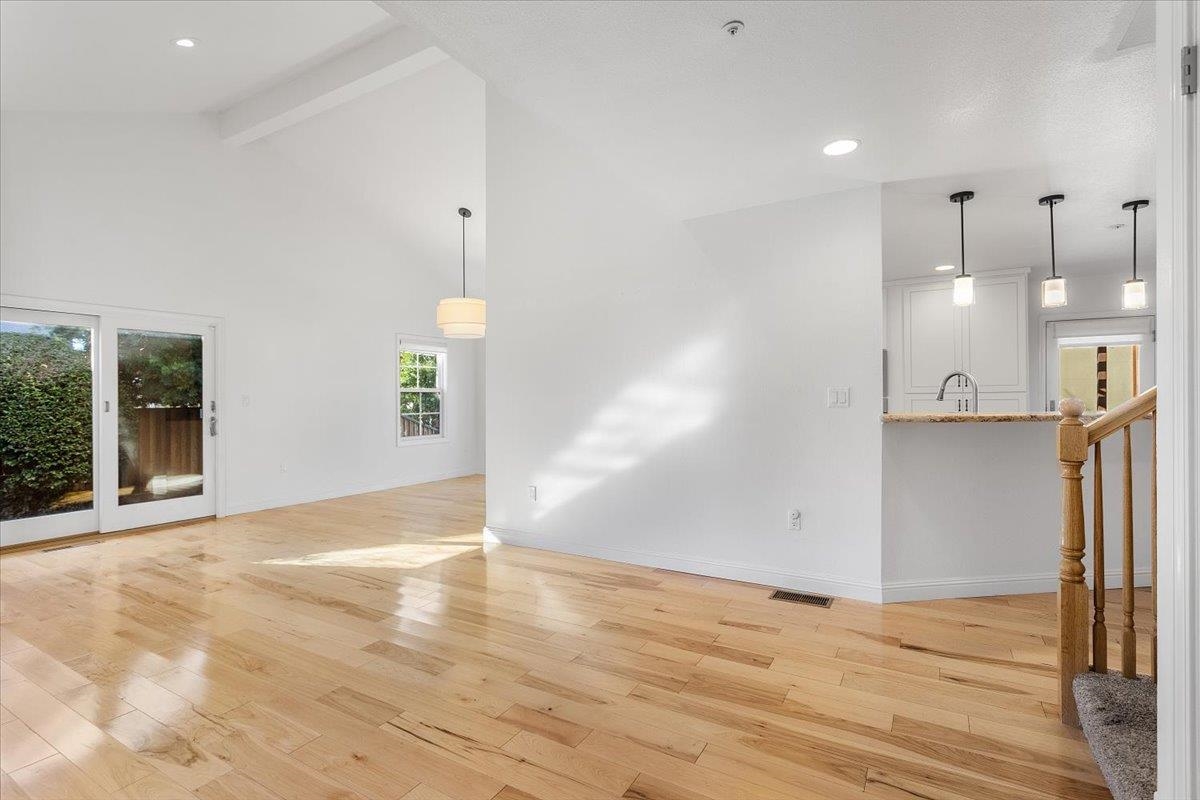 Detail Gallery Image 10 of 60 For 19511 Heyer Hts, Castro Valley,  CA 94546 - 4 Beds | 3 Baths