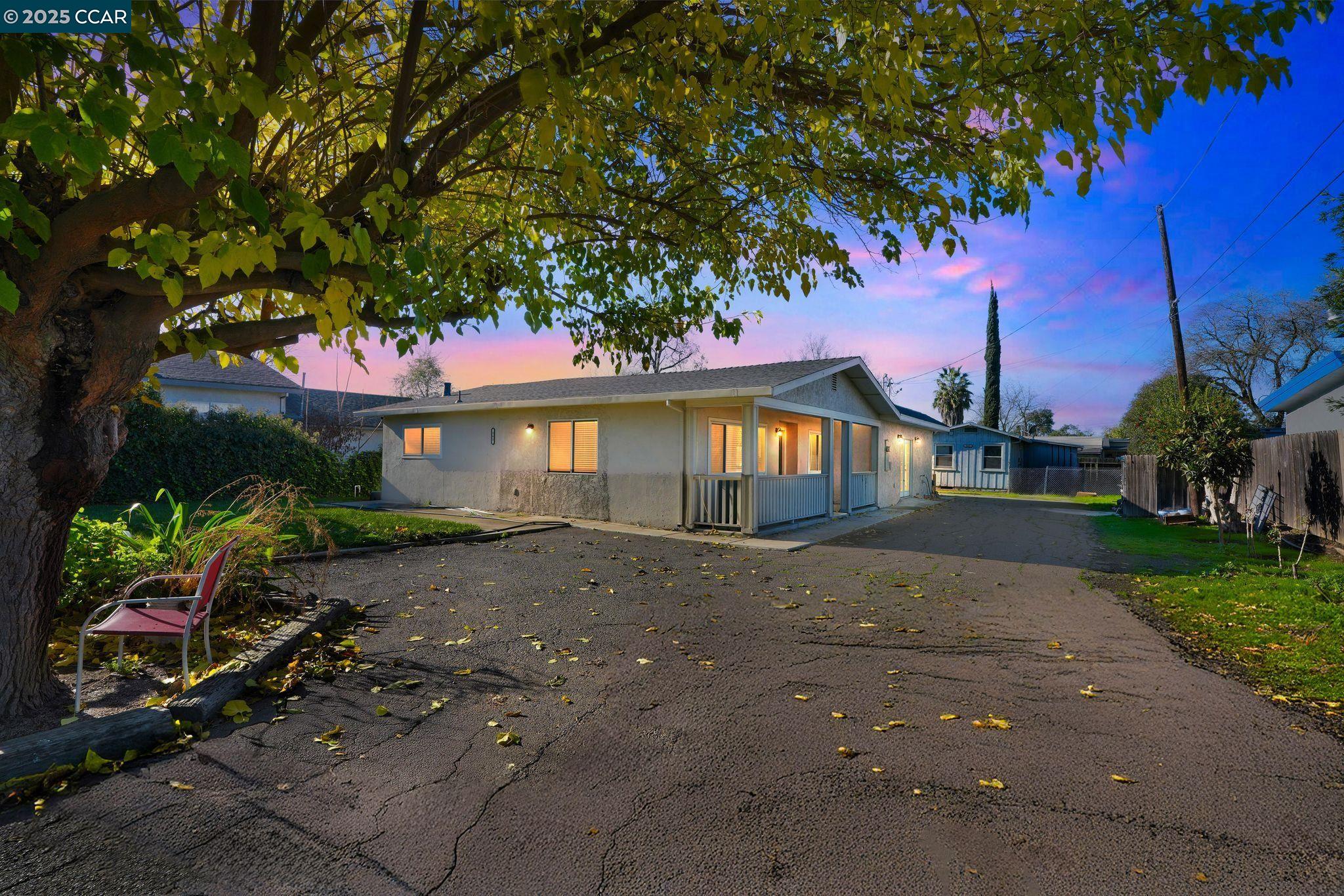 Detail Gallery Image 3 of 17 For 545 N Golden Gate Ave, Stockton,  CA 95205 - 3 Beds | 2 Baths