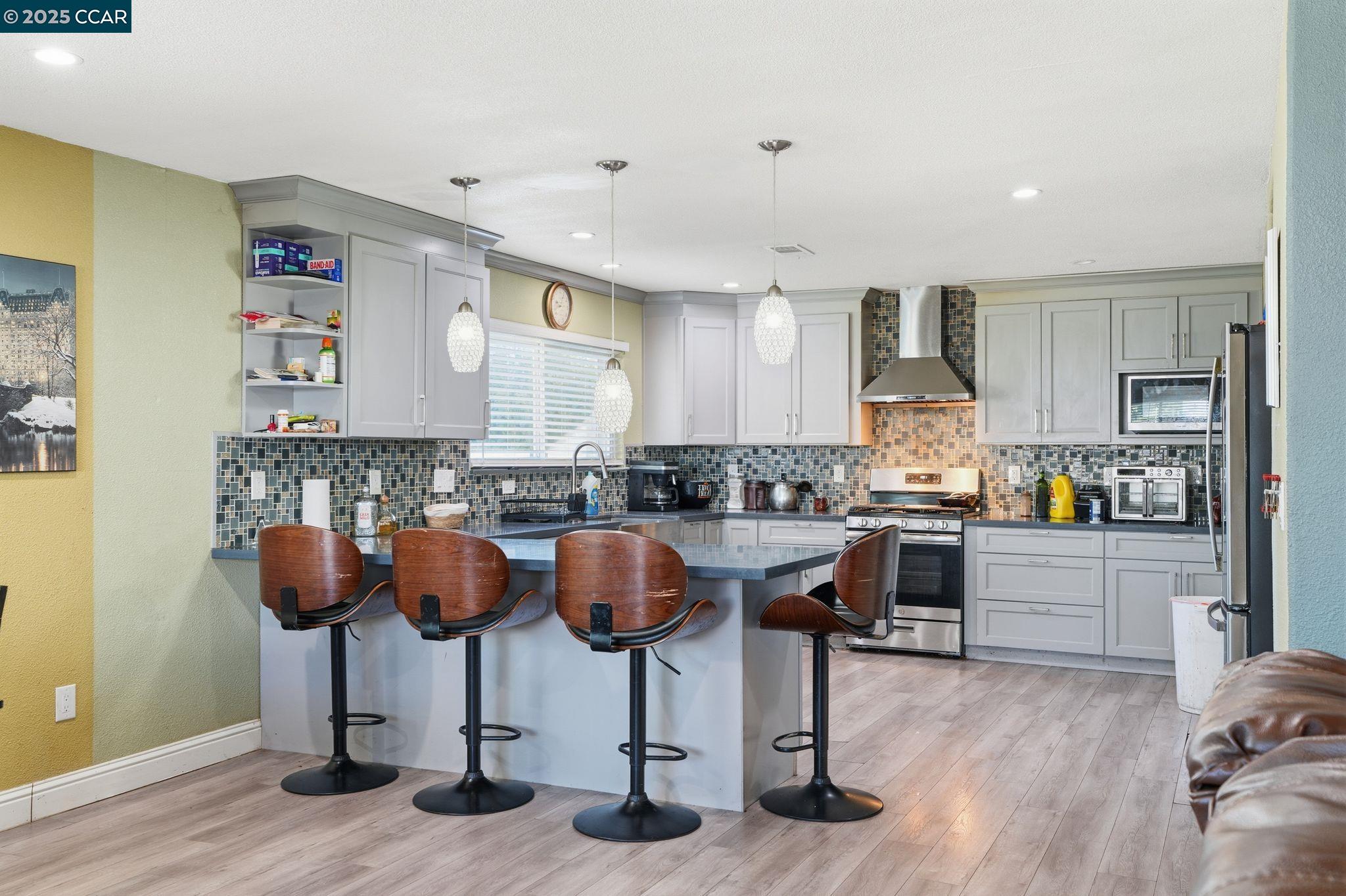 Detail Gallery Image 6 of 17 For 545 N Golden Gate Ave, Stockton,  CA 95205 - 3 Beds | 2 Baths