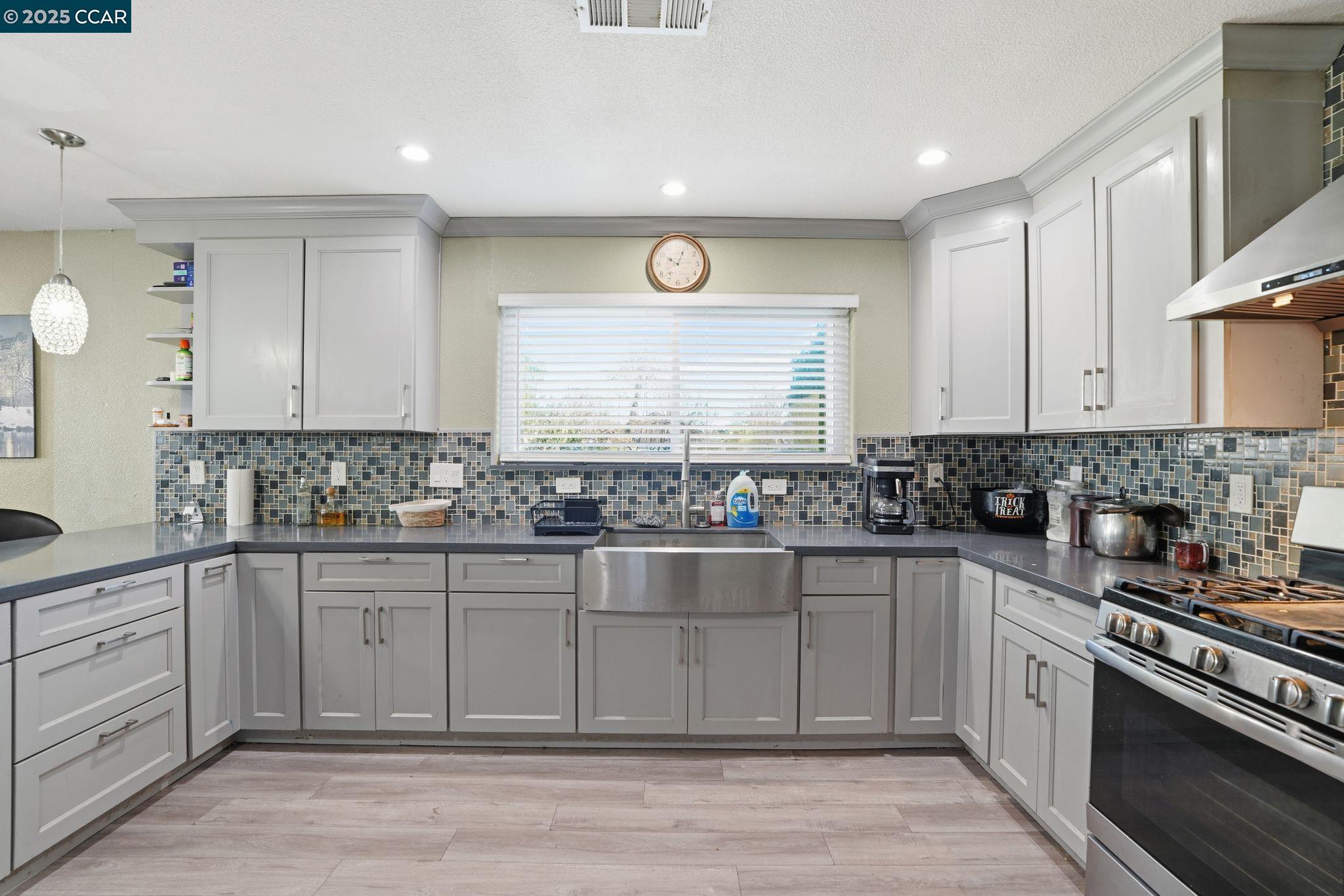 Detail Gallery Image 7 of 17 For 545 N Golden Gate Ave, Stockton,  CA 95205 - 3 Beds | 2 Baths