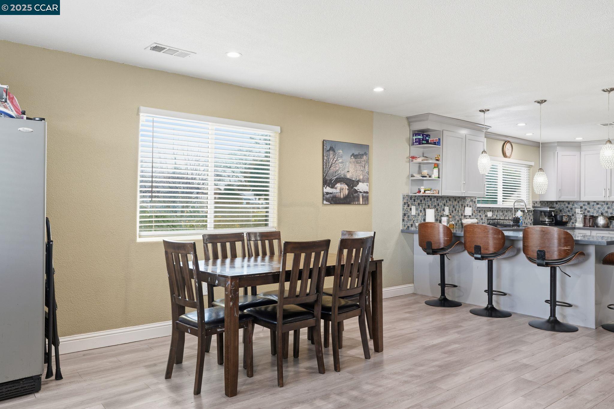 Detail Gallery Image 8 of 17 For 545 N Golden Gate Ave, Stockton,  CA 95205 - 3 Beds | 2 Baths