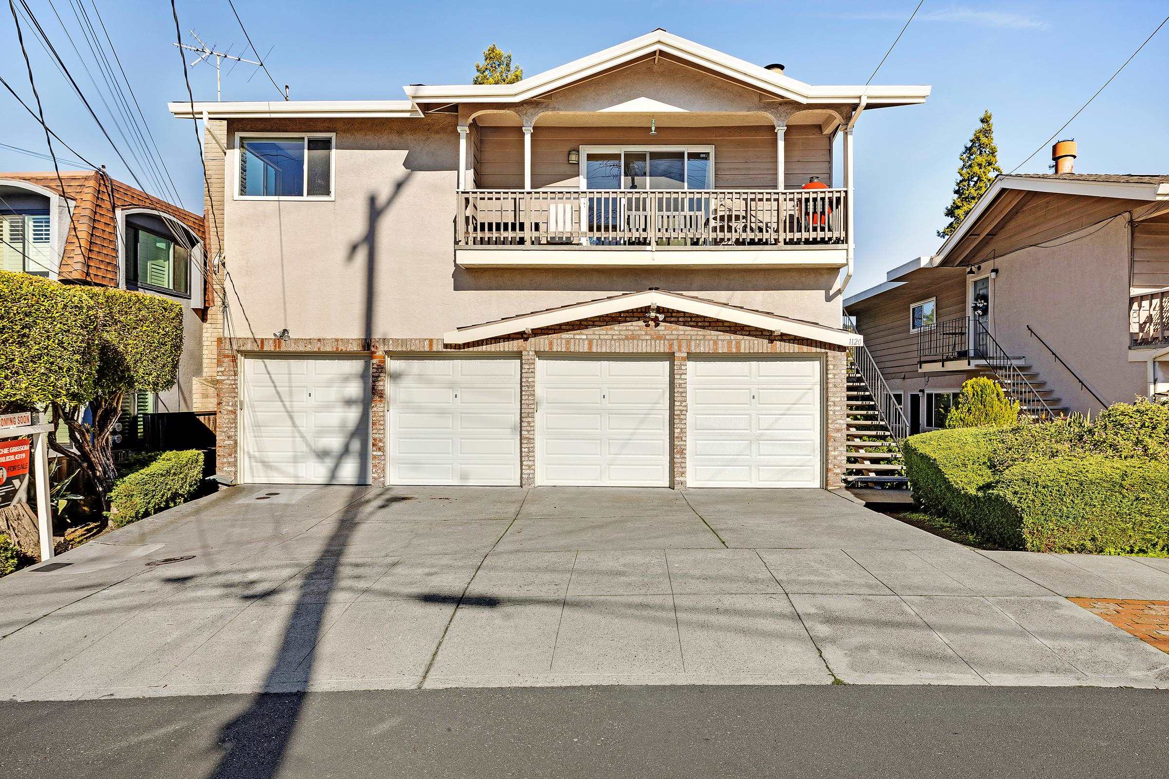 Detail Gallery Image 2 of 31 For 1120 Hollywood Ave #1,  Oakland,  CA 94602 - 3 Beds | 2 Baths