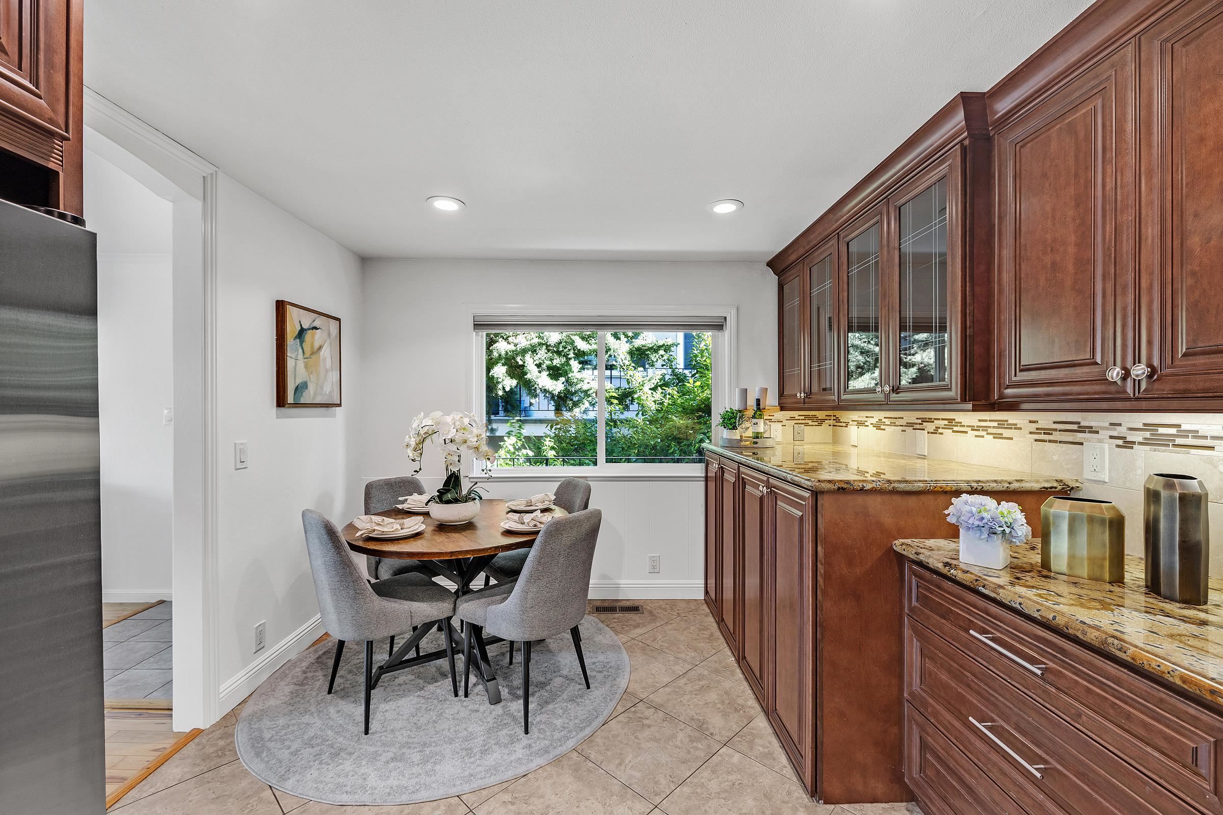 Detail Gallery Image 16 of 31 For 1120 Hollywood Ave #1,  Oakland,  CA 94602 - 3 Beds | 2 Baths