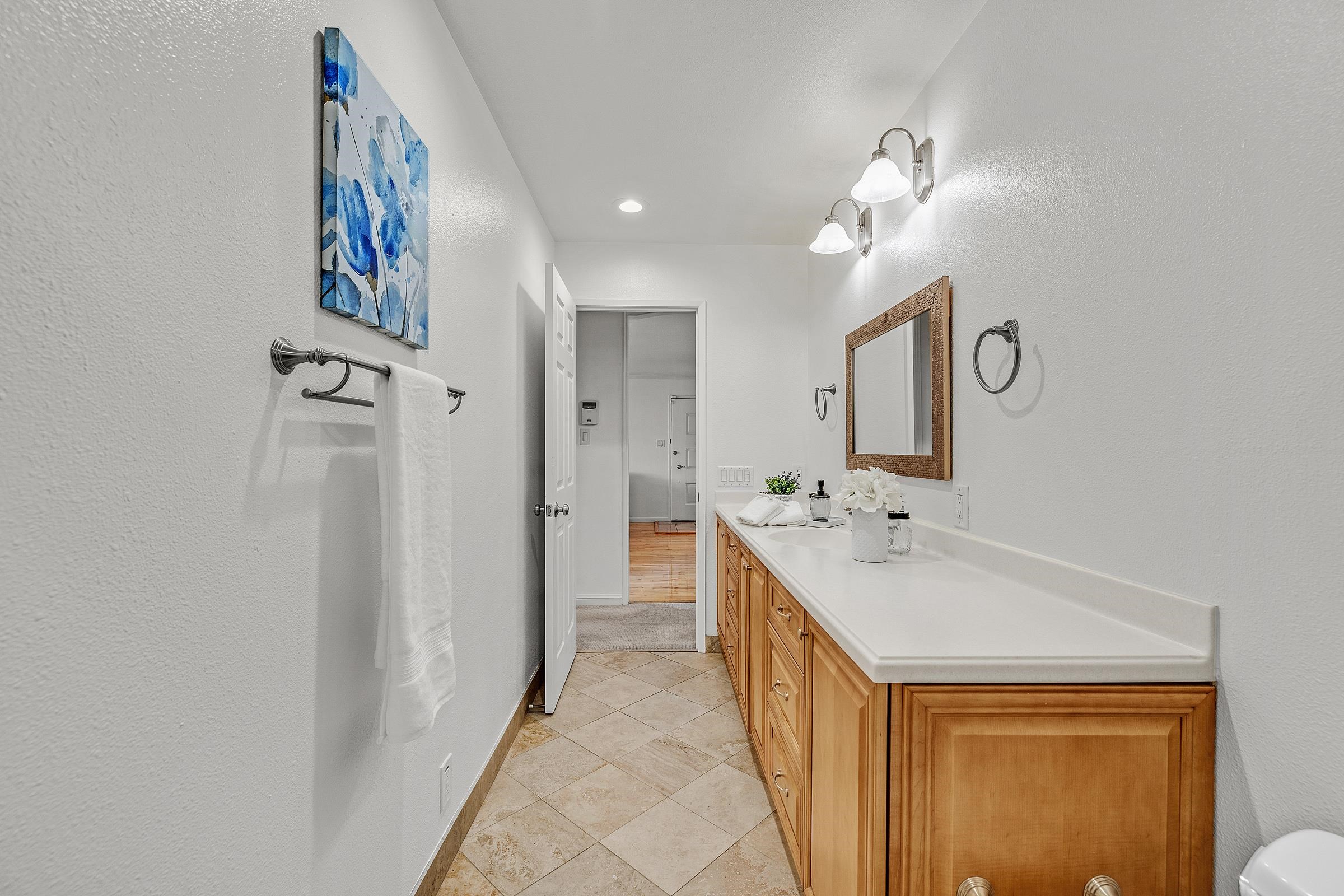 Detail Gallery Image 24 of 31 For 1120 Hollywood Ave #1,  Oakland,  CA 94602 - 3 Beds | 2 Baths