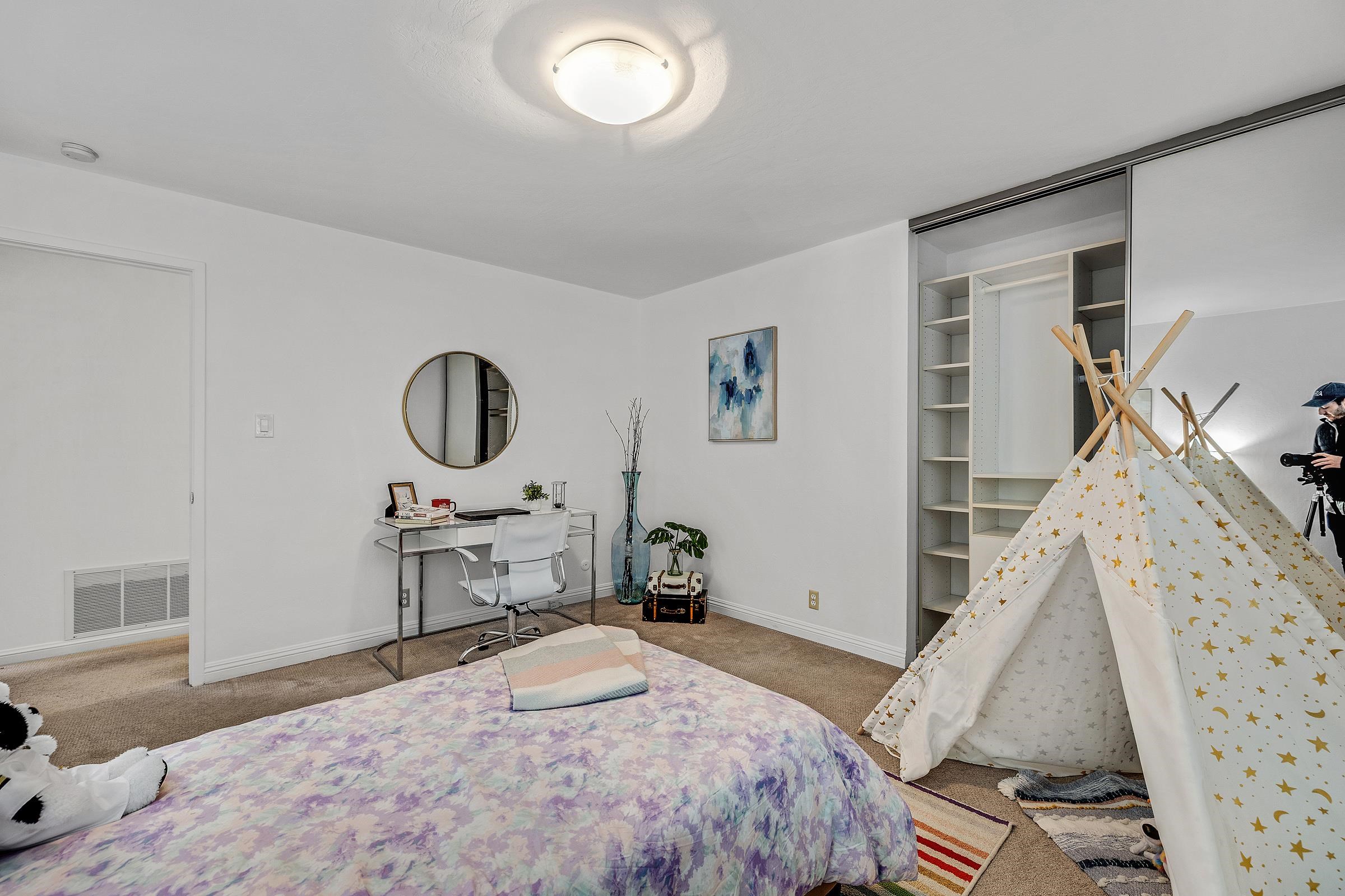 Detail Gallery Image 26 of 31 For 1120 Hollywood Ave #1,  Oakland,  CA 94602 - 3 Beds | 2 Baths