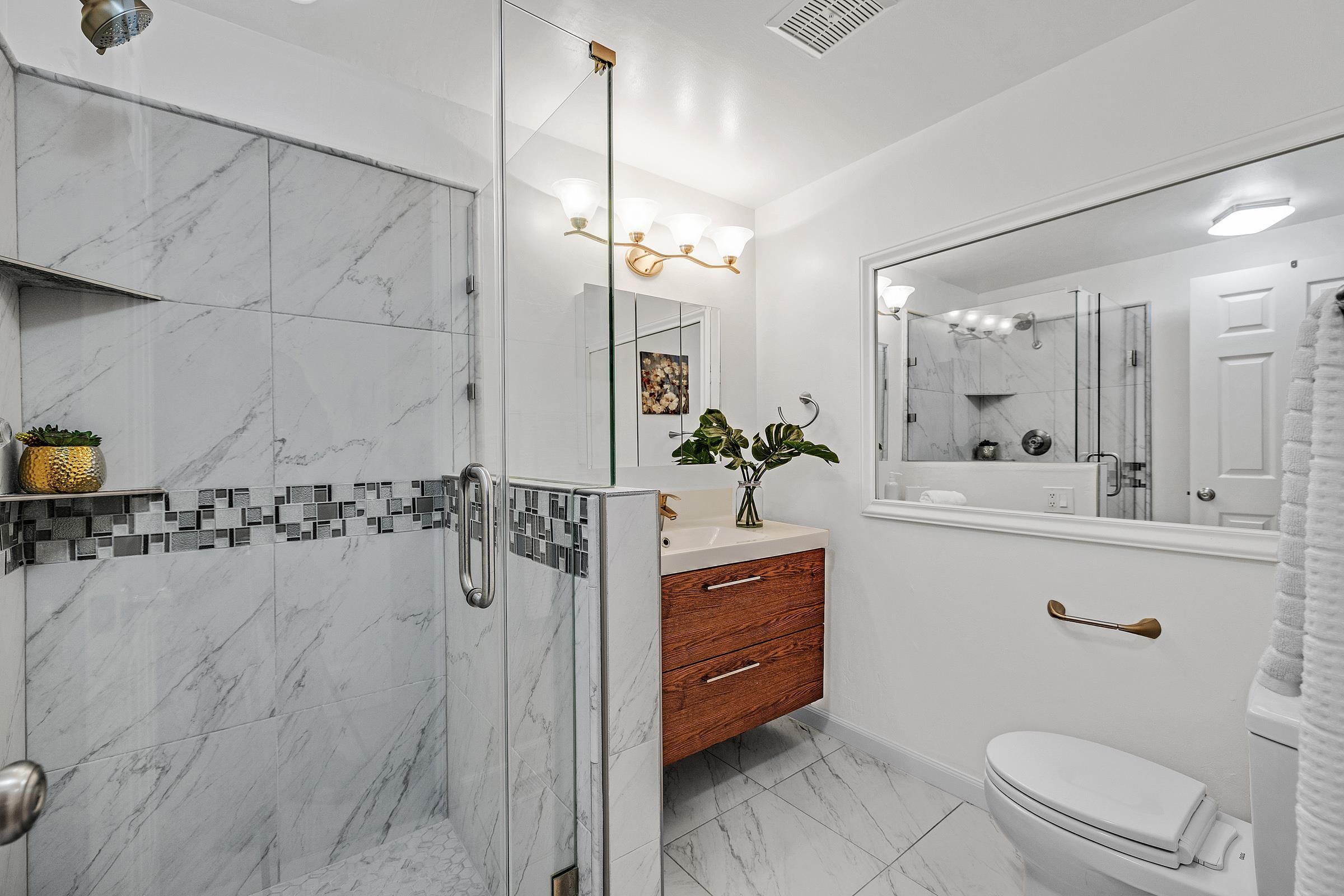 Detail Gallery Image 30 of 31 For 1120 Hollywood Ave #1,  Oakland,  CA 94602 - 3 Beds | 2 Baths