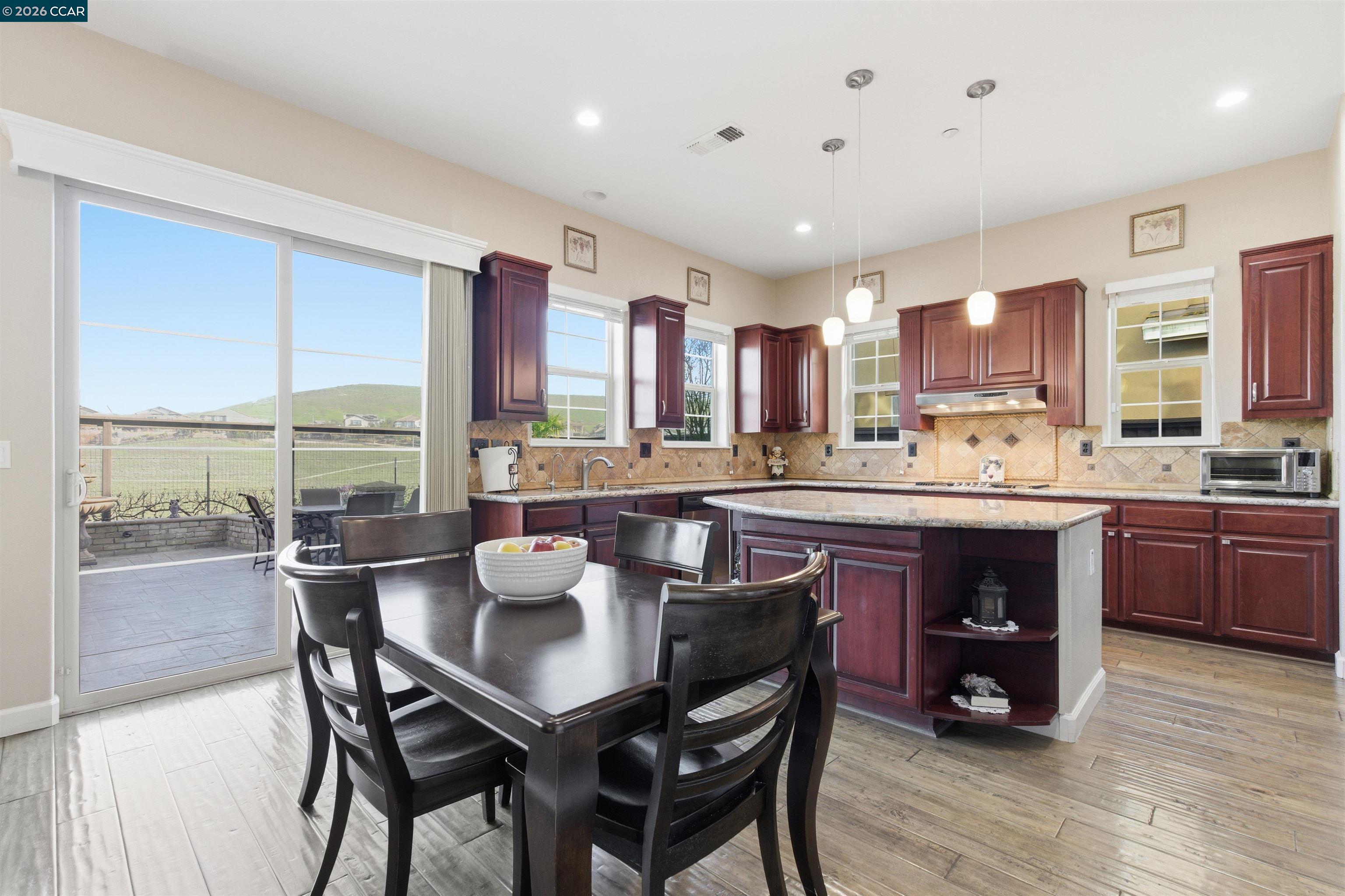 Detail Gallery Image 18 of 39 For 9927 Reimers Way, Dublin,  CA 94568 - 4 Beds | 2/1 Baths