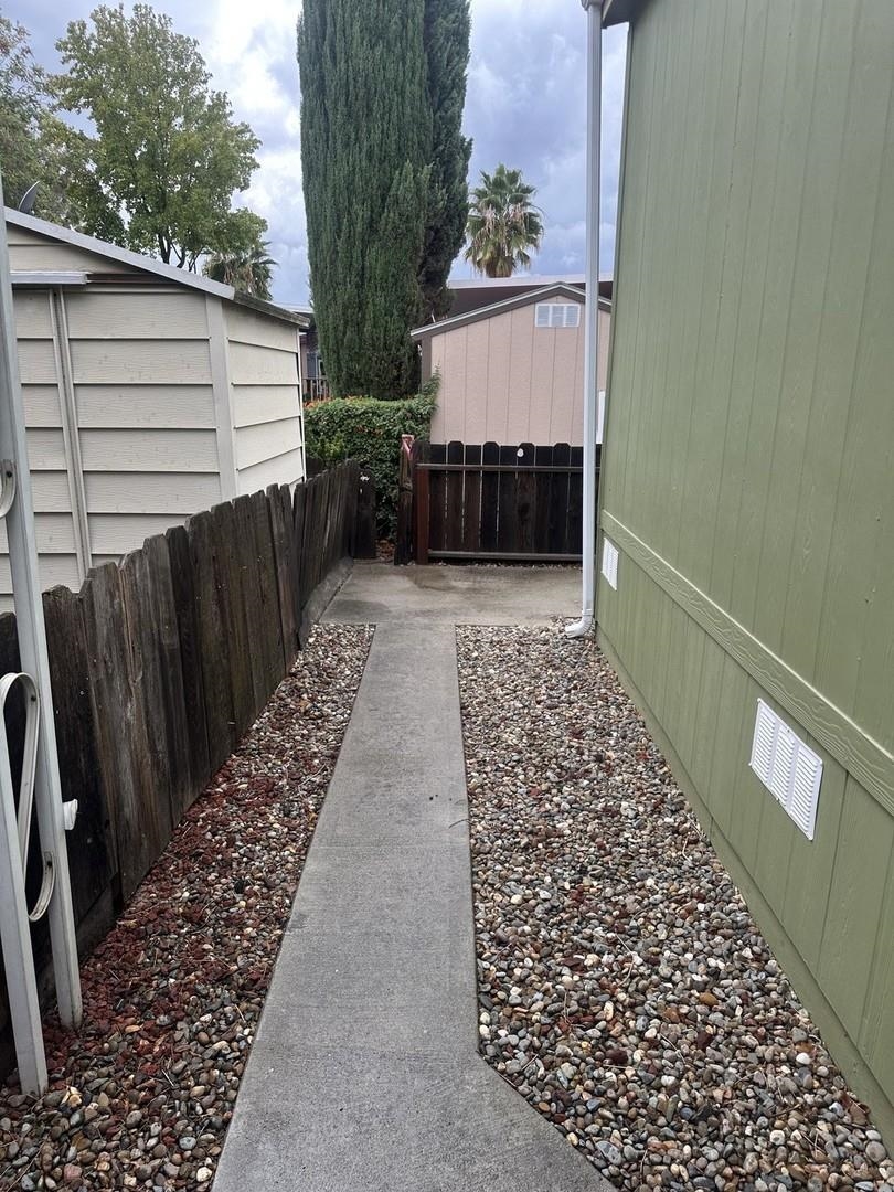 Detail Gallery Image 5 of 20 For 145 Dory Ln, Modesto,  CA 95356 - 2 Beds | 2 Baths