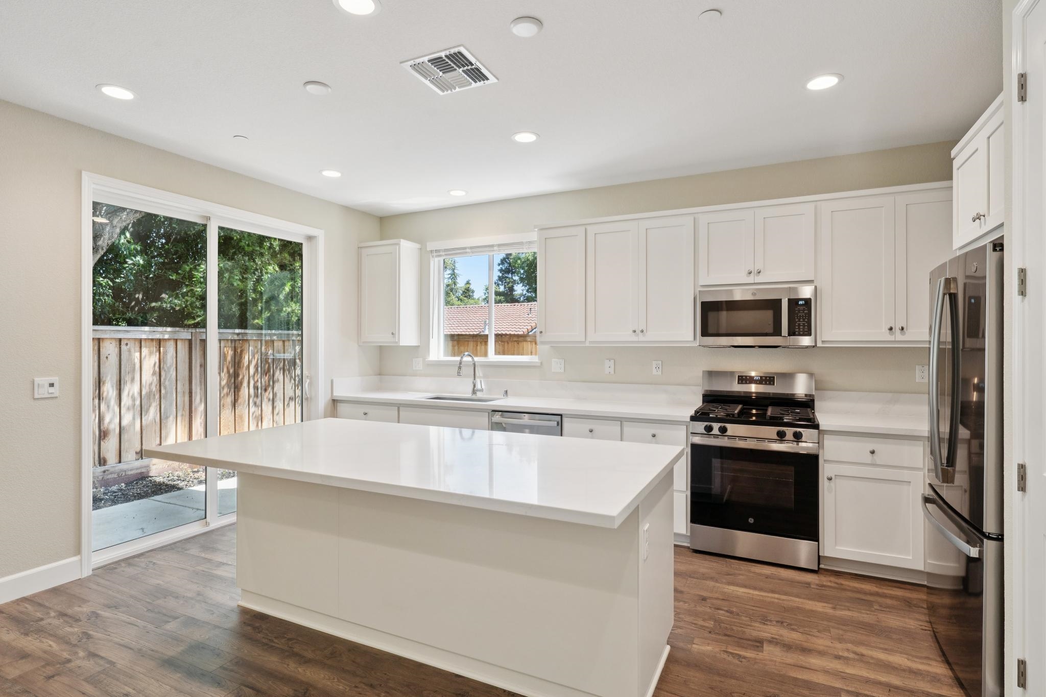 Detail Gallery Image 13 of 55 For 133 Creek View Cir, Fairfield,  CA 94533 - 4 Beds | 2/1 Baths