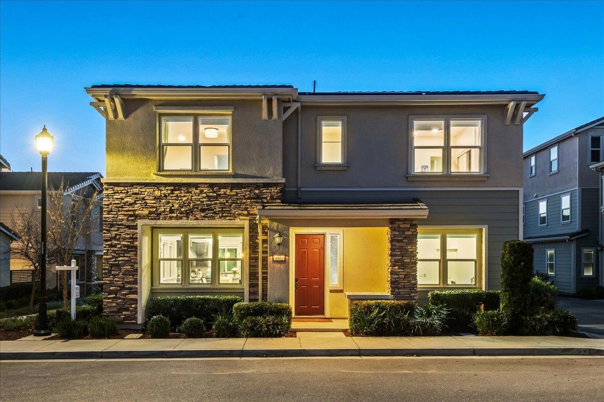 Detail Gallery Image 2 of 50 For 4022 Knightstown St, Dublin,  CA 94568 - 4 Beds | 3 Baths