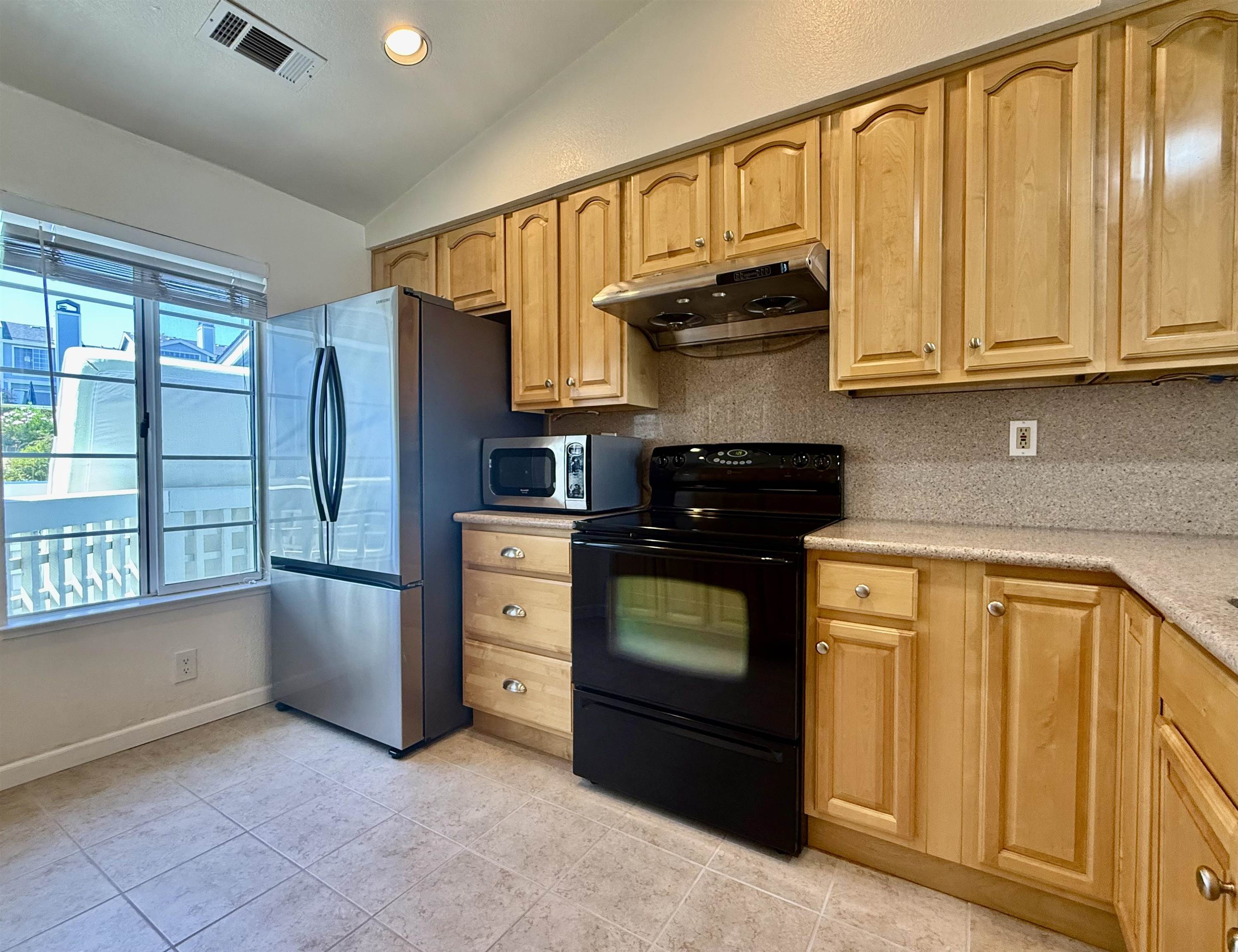 Detail Gallery Image 4 of 33 For 611 Sea Ranch Ct #6,  Vallejo,  CA 94591 - 2 Beds | 2 Baths