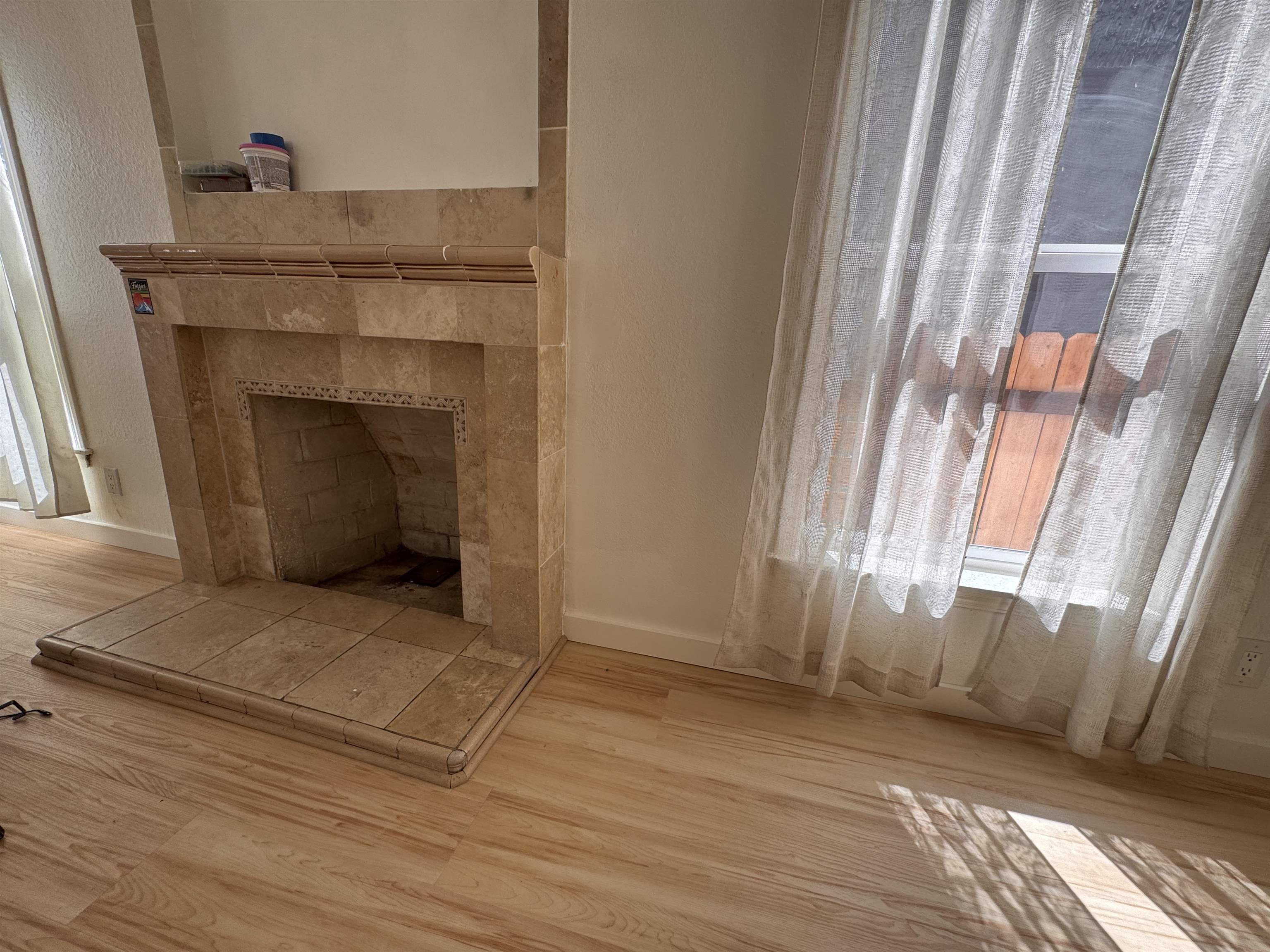 Detail Gallery Image 2 of 11 For 1527 77th Ave, Oakland,  CA 94621 - 3 Beds | 2 Baths