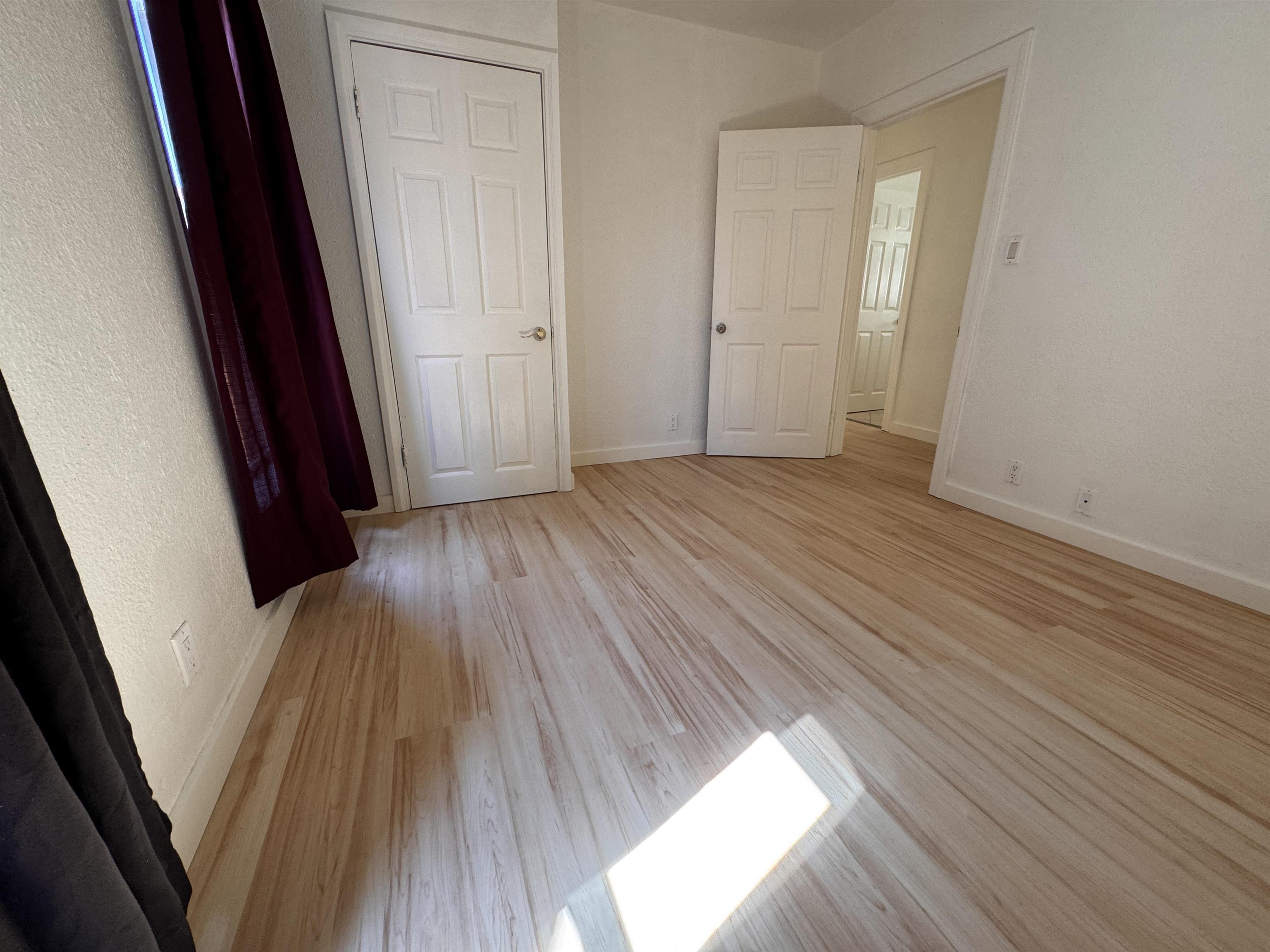 Detail Gallery Image 4 of 11 For 1527 77th Ave, Oakland,  CA 94621 - 3 Beds | 2 Baths