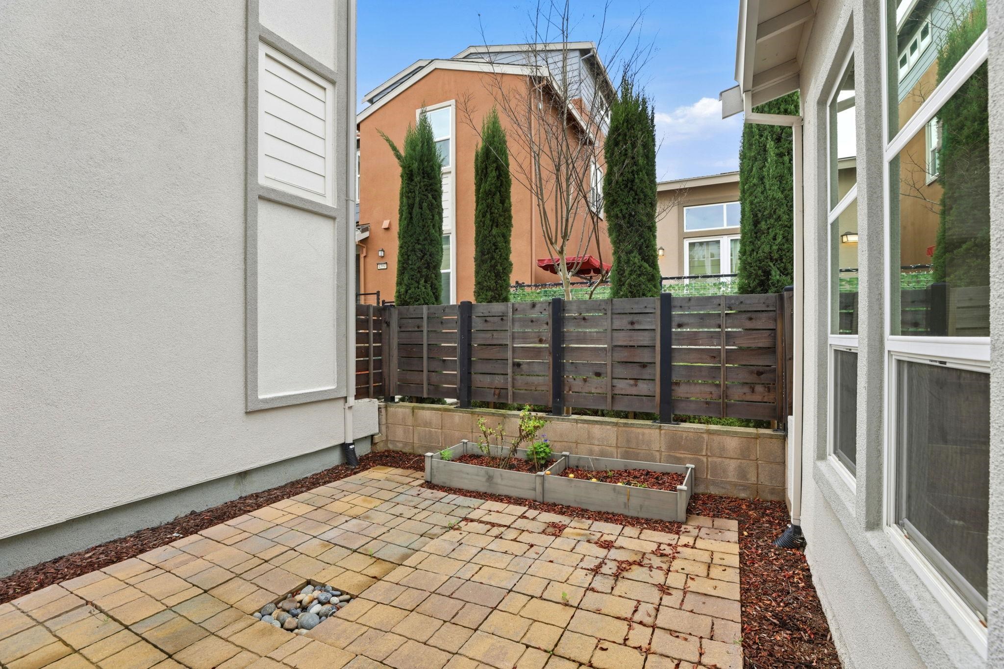 Detail Gallery Image 19 of 25 For 4386 Healdsburg Way, Dublin,  CA 94568 - 4 Beds | 3/1 Baths