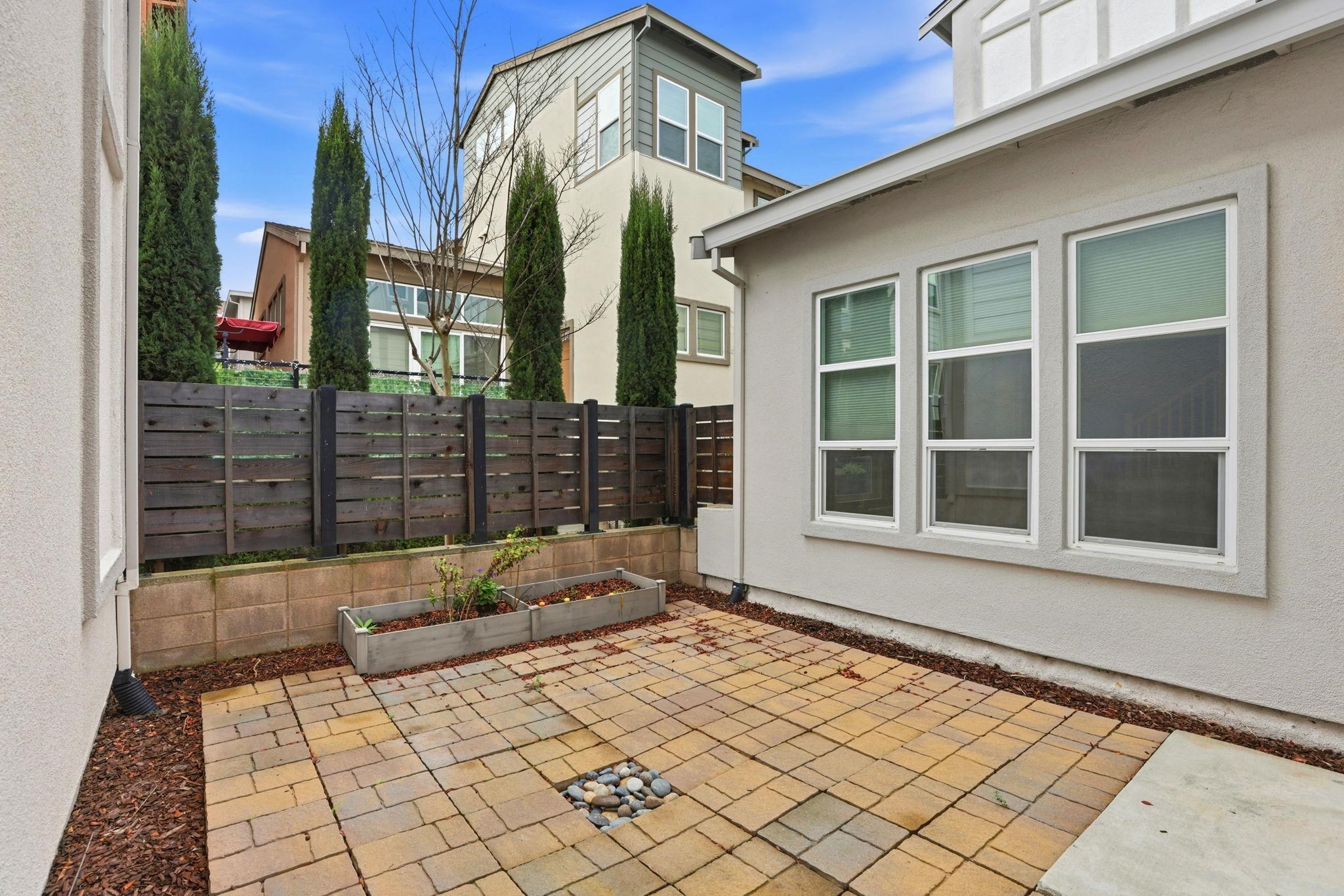 Detail Gallery Image 21 of 25 For 4386 Healdsburg Way, Dublin,  CA 94568 - 4 Beds | 3/1 Baths