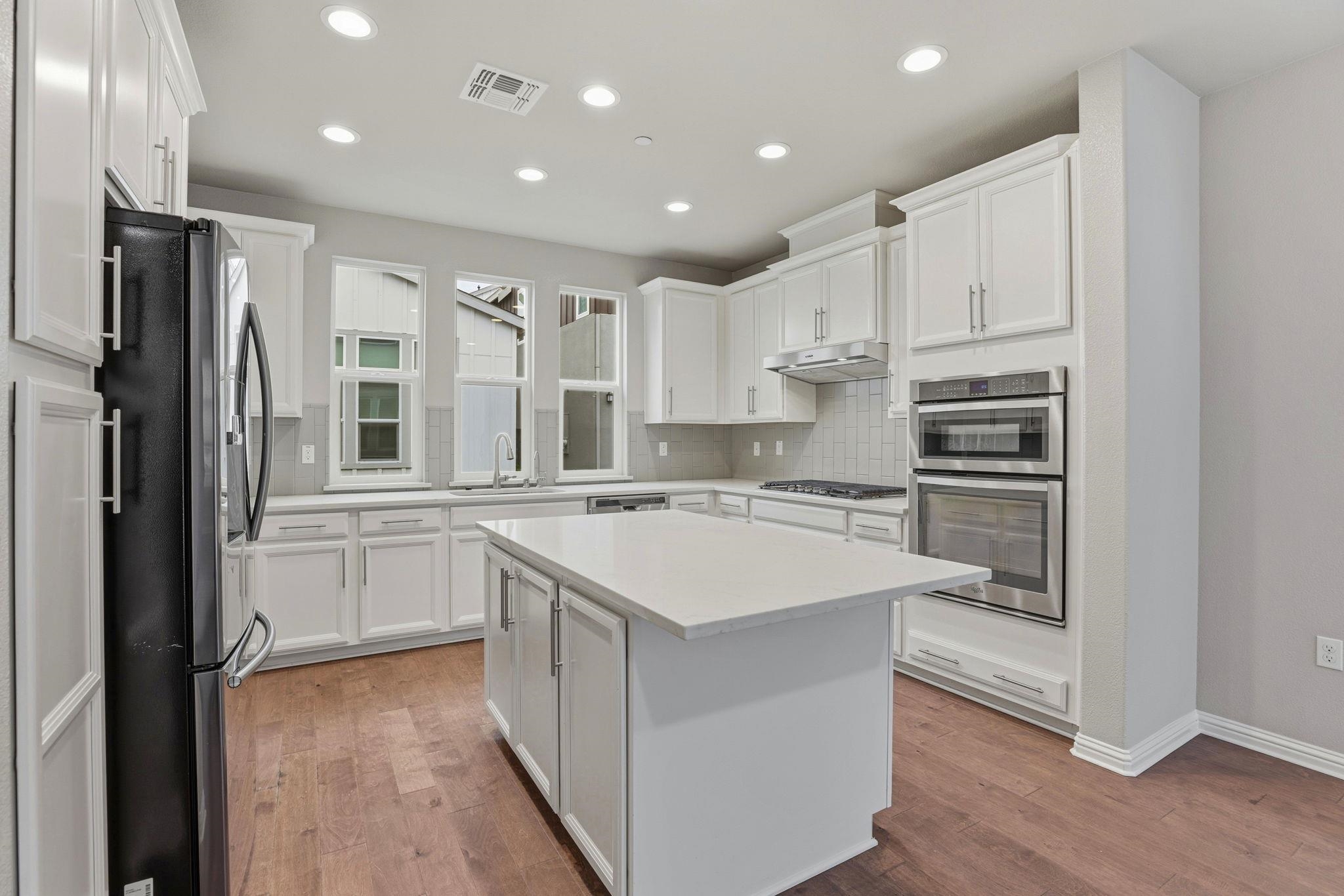 Detail Gallery Image 4 of 25 For 4386 Healdsburg Way, Dublin,  CA 94568 - 4 Beds | 3/1 Baths