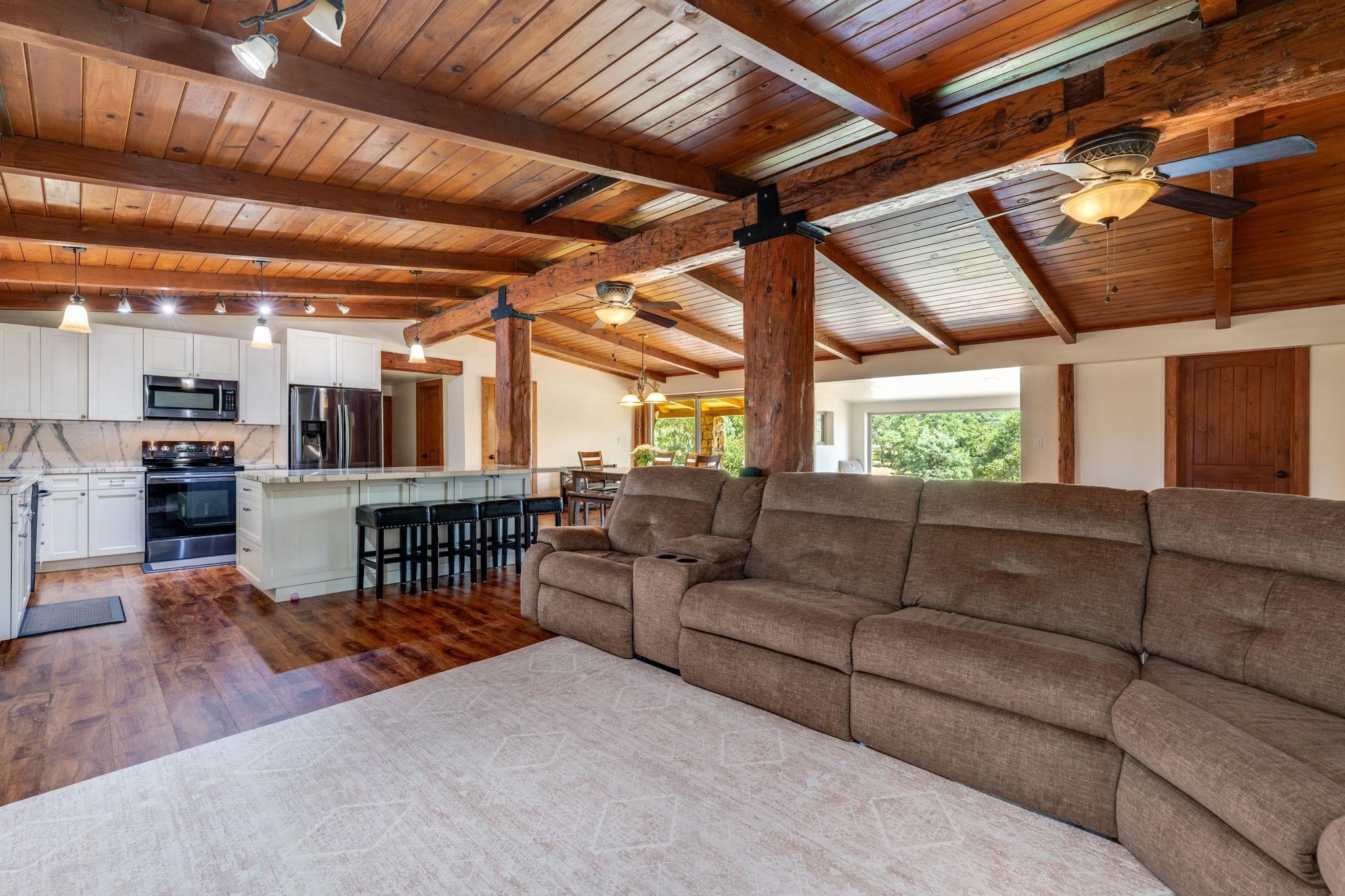 Detail Gallery Image 7 of 60 For 4600 El Caminito Rd, Shingle Springs,  CA 95682-0000 - 6 Beds | 2 Baths