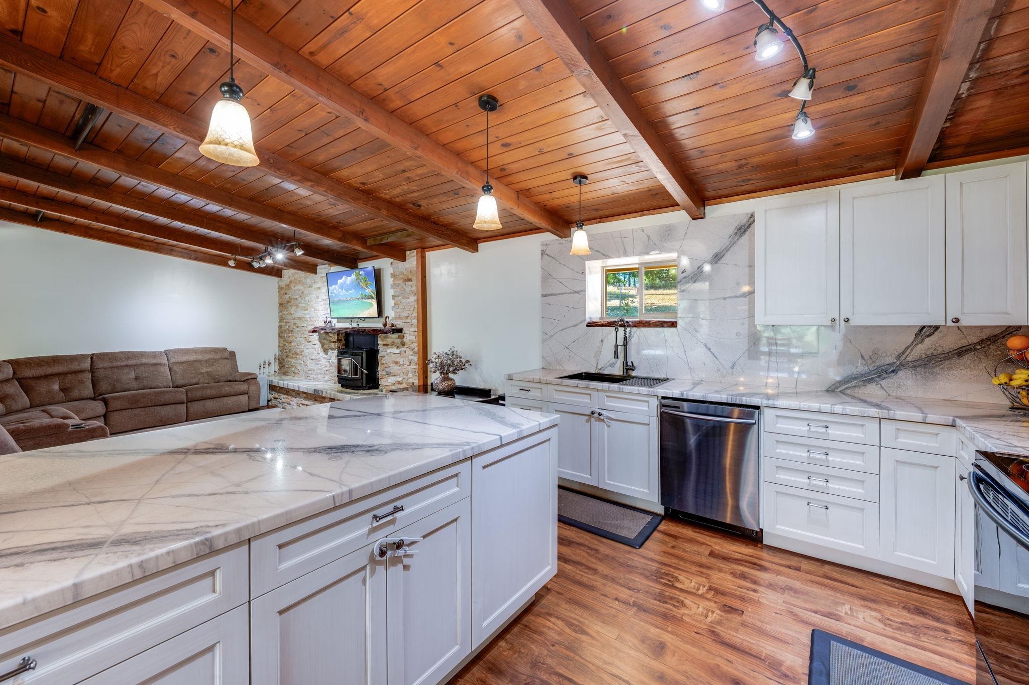 Detail Gallery Image 8 of 60 For 4600 El Caminito Rd, Shingle Springs,  CA 95682-0000 - 6 Beds | 2 Baths