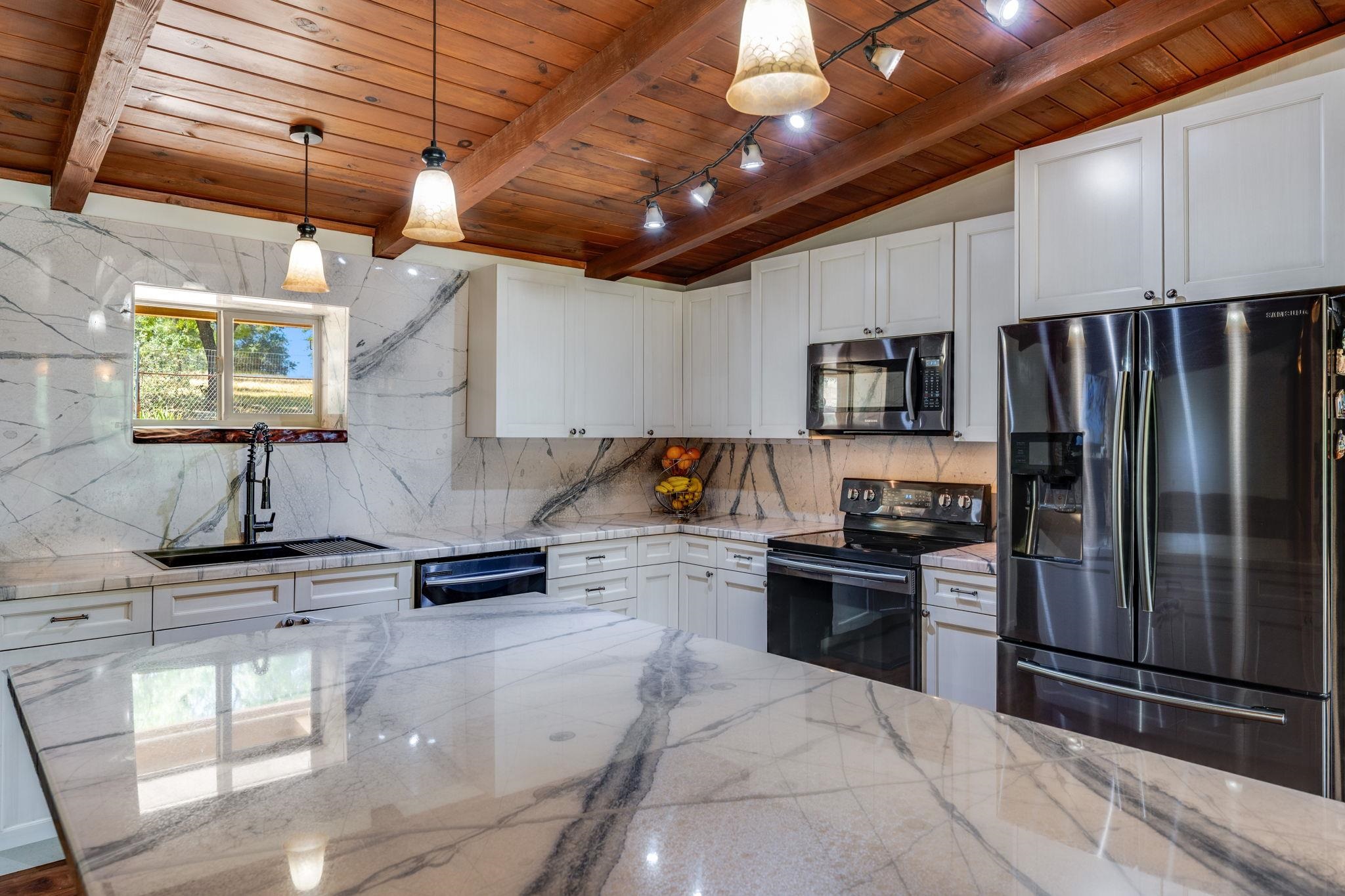 Detail Gallery Image 9 of 60 For 4600 El Caminito Rd, Shingle Springs,  CA 95682-0000 - 6 Beds | 2 Baths