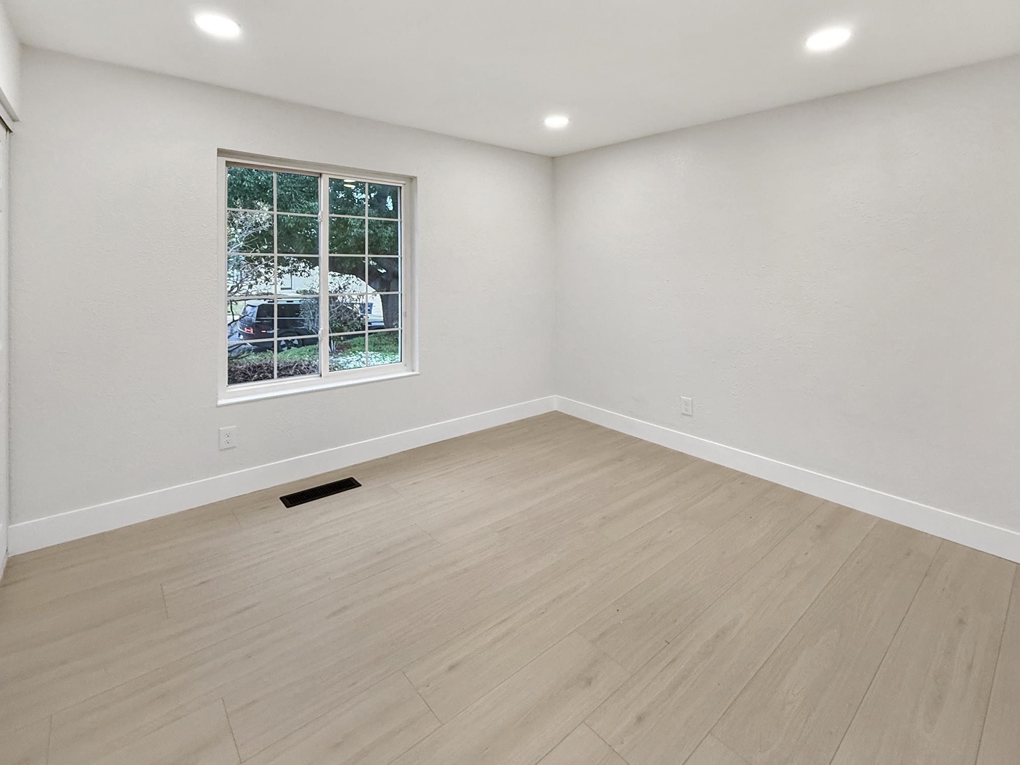 Detail Gallery Image 12 of 13 For 1158 Jensen Cir, Pittsburg,  CA 94565 - 3 Beds | 2 Baths