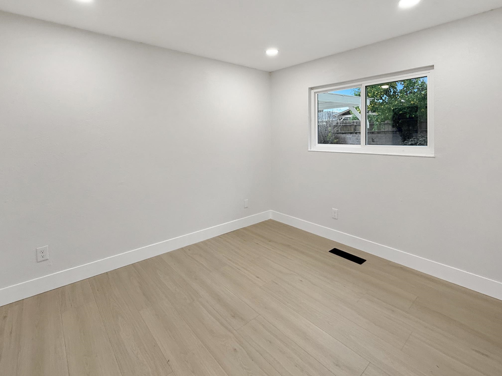 Detail Gallery Image 13 of 13 For 1158 Jensen Cir, Pittsburg,  CA 94565 - 3 Beds | 2 Baths