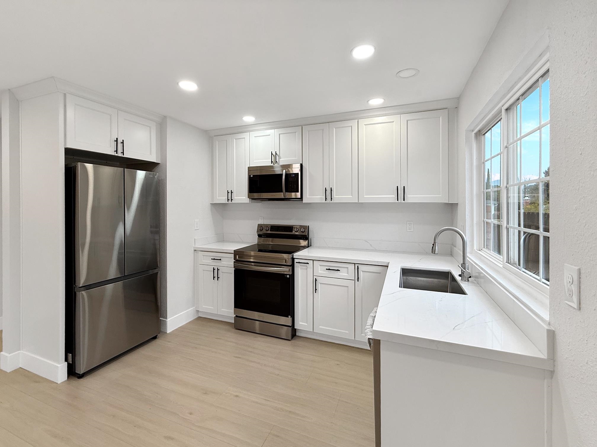 Detail Gallery Image 6 of 13 For 1158 Jensen Cir, Pittsburg,  CA 94565 - 3 Beds | 2 Baths