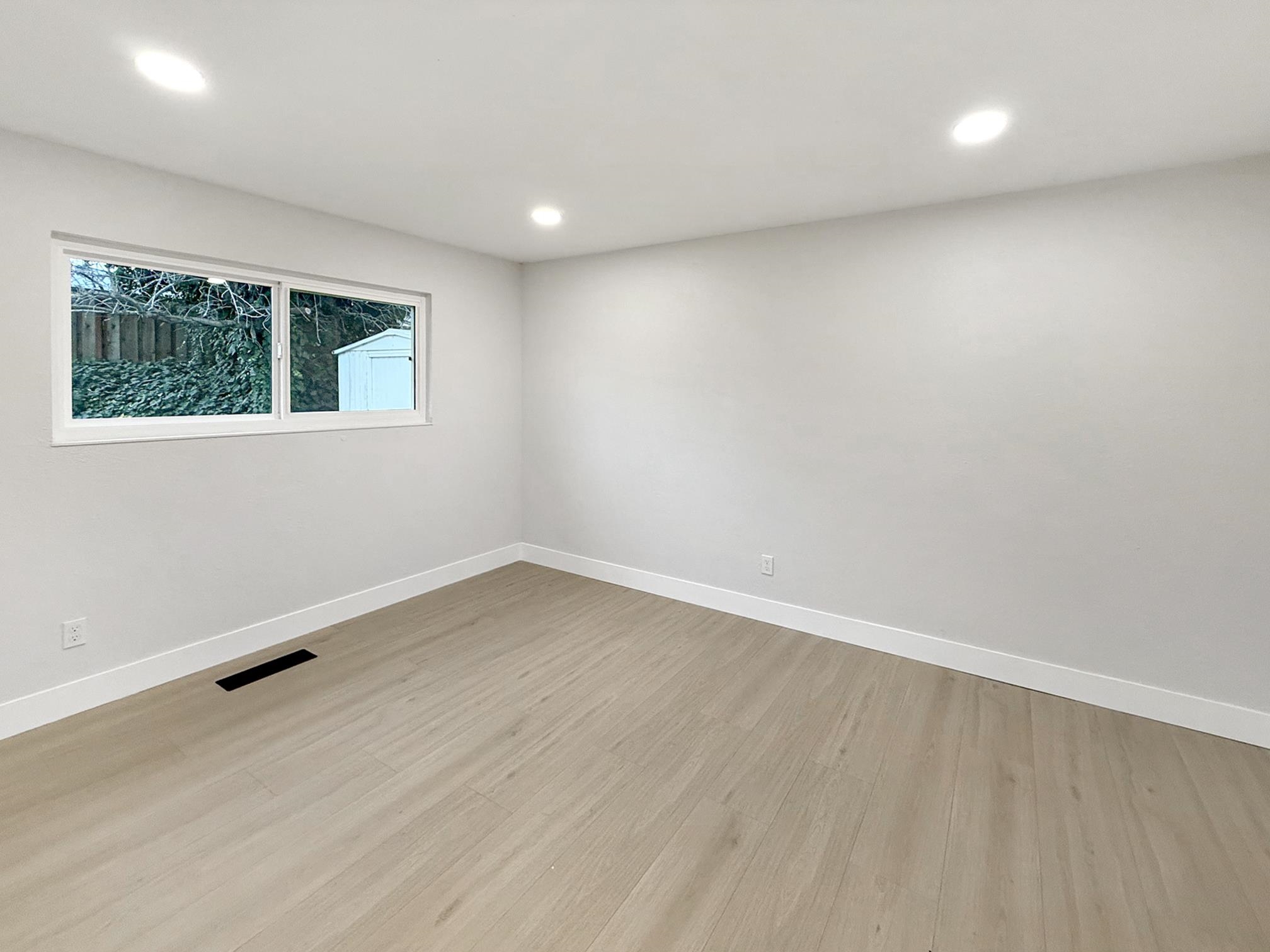 Detail Gallery Image 8 of 13 For 1158 Jensen Cir, Pittsburg,  CA 94565 - 3 Beds | 2 Baths