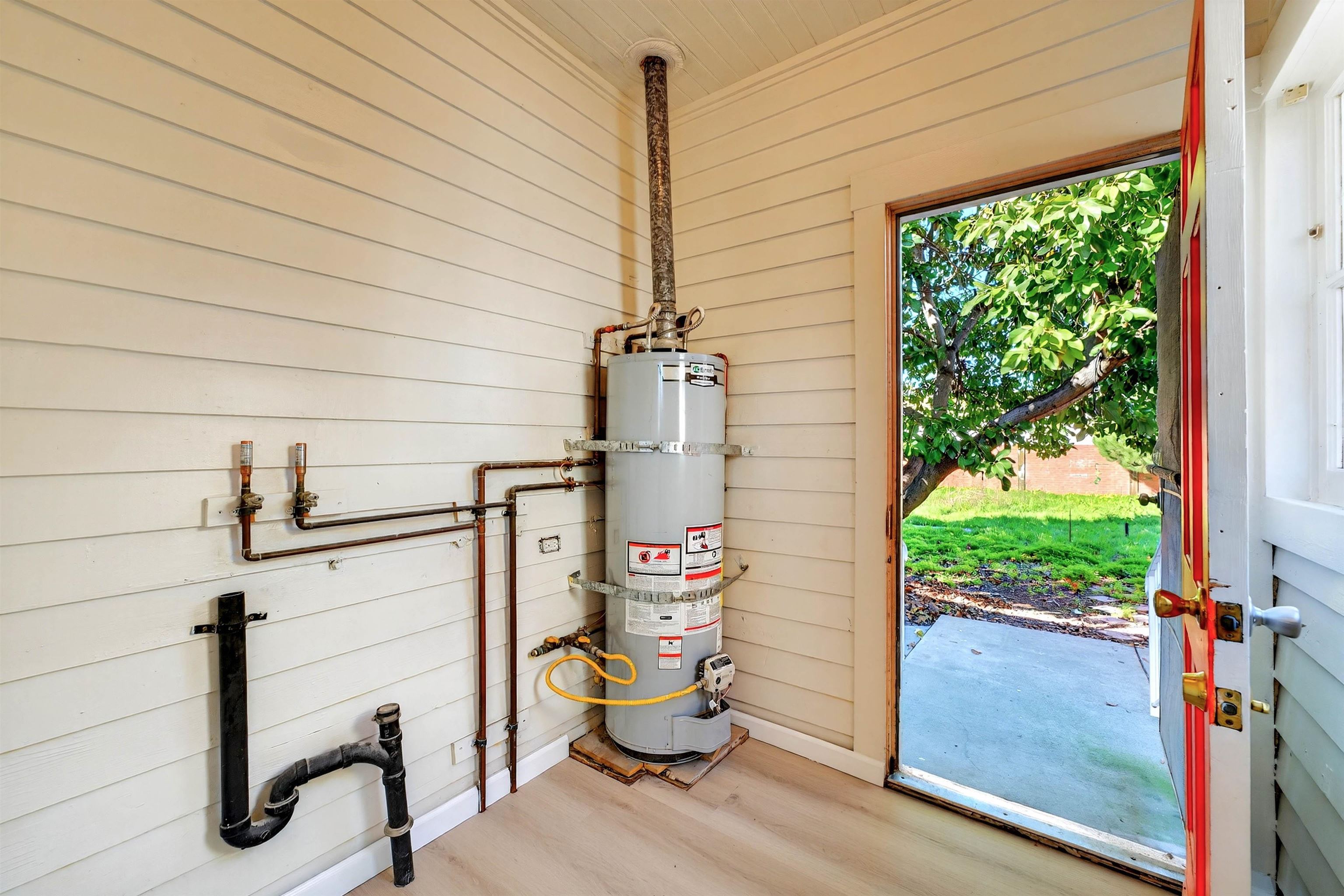 Detail Gallery Image 11 of 13 For 522 B St, Hayward,  CA 94541 - 2 Beds | 1 Baths