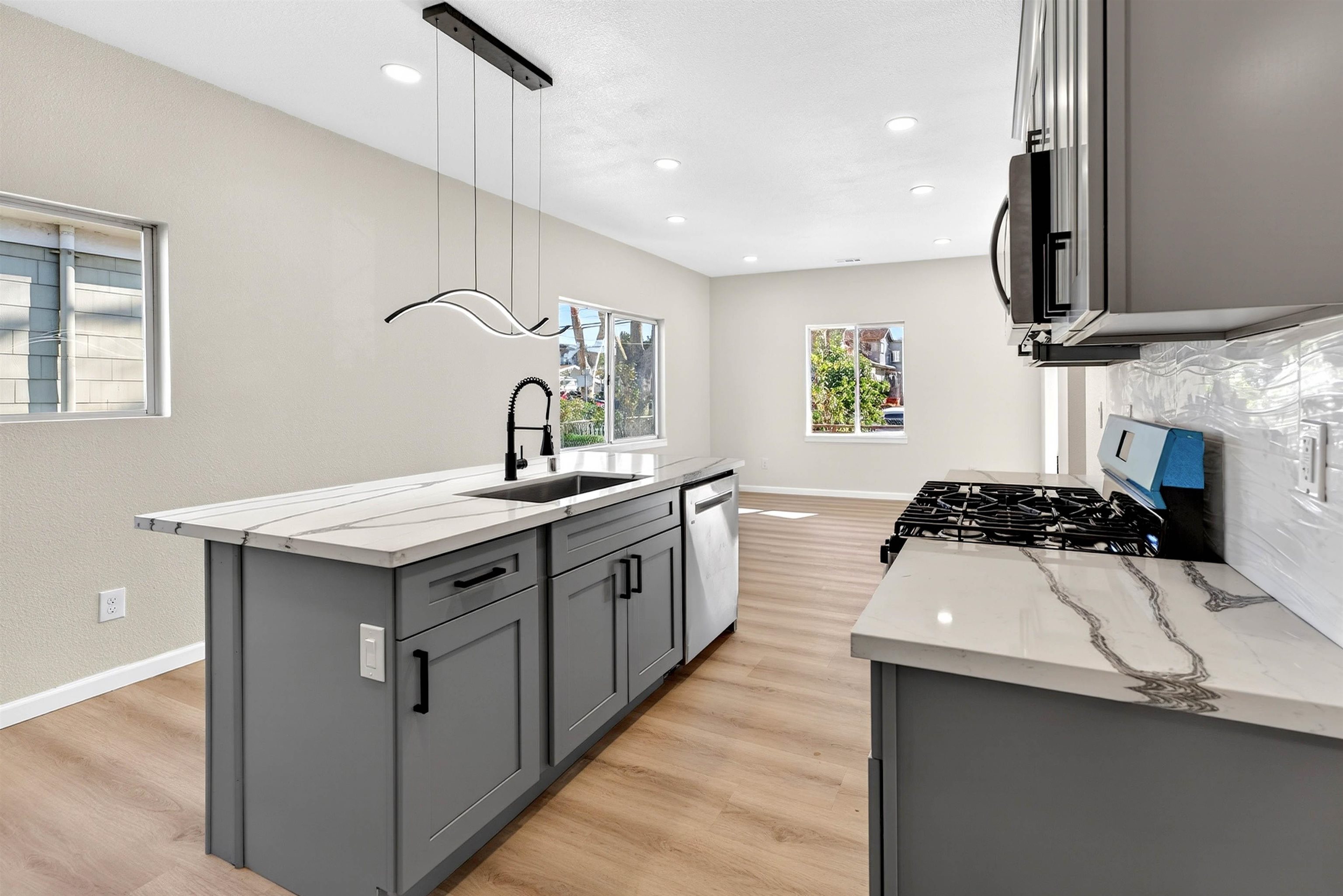 Detail Gallery Image 7 of 13 For 522 B St, Hayward,  CA 94541 - 2 Beds | 1 Baths