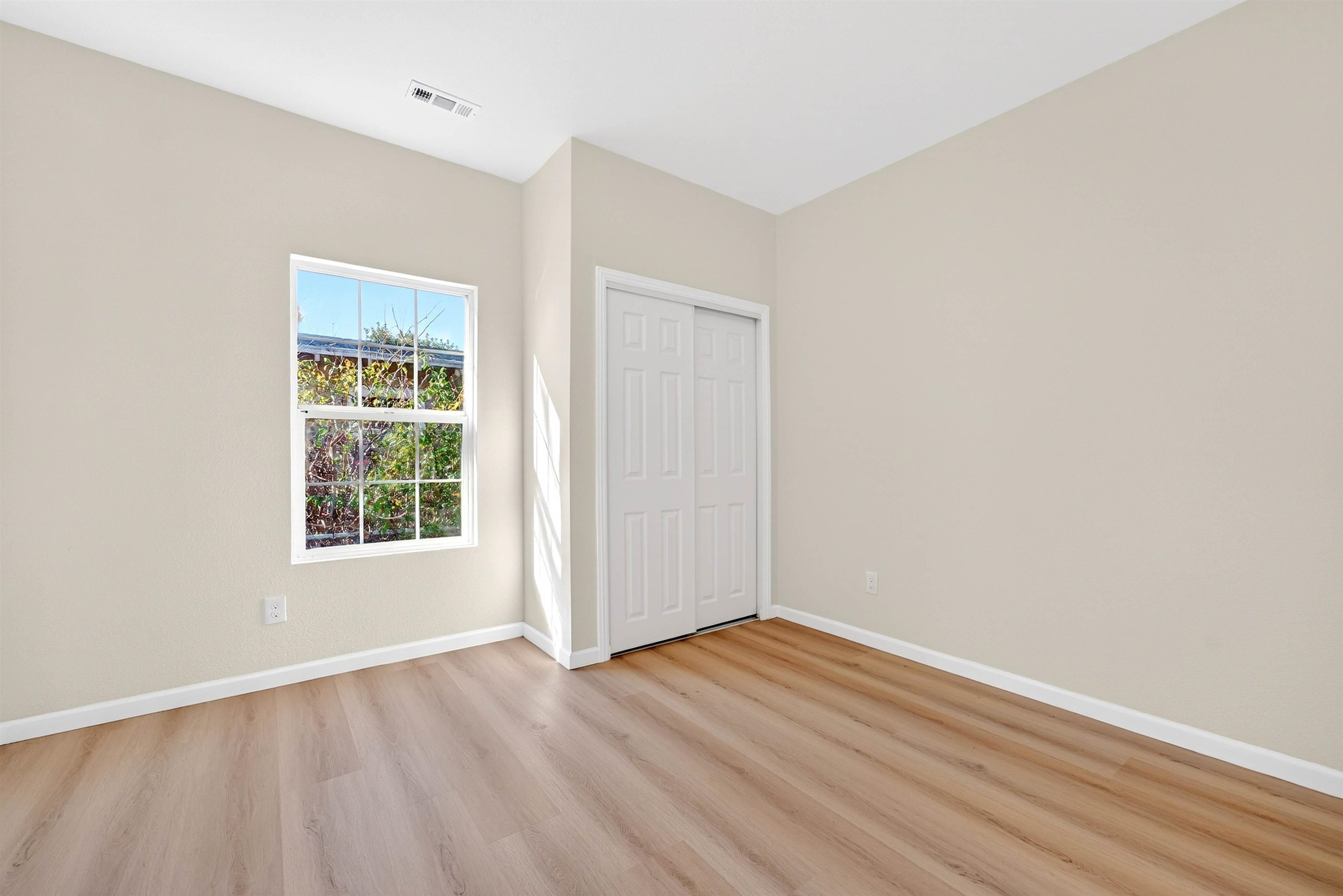 Detail Gallery Image 8 of 13 For 522 B St, Hayward,  CA 94541 - 2 Beds | 1 Baths