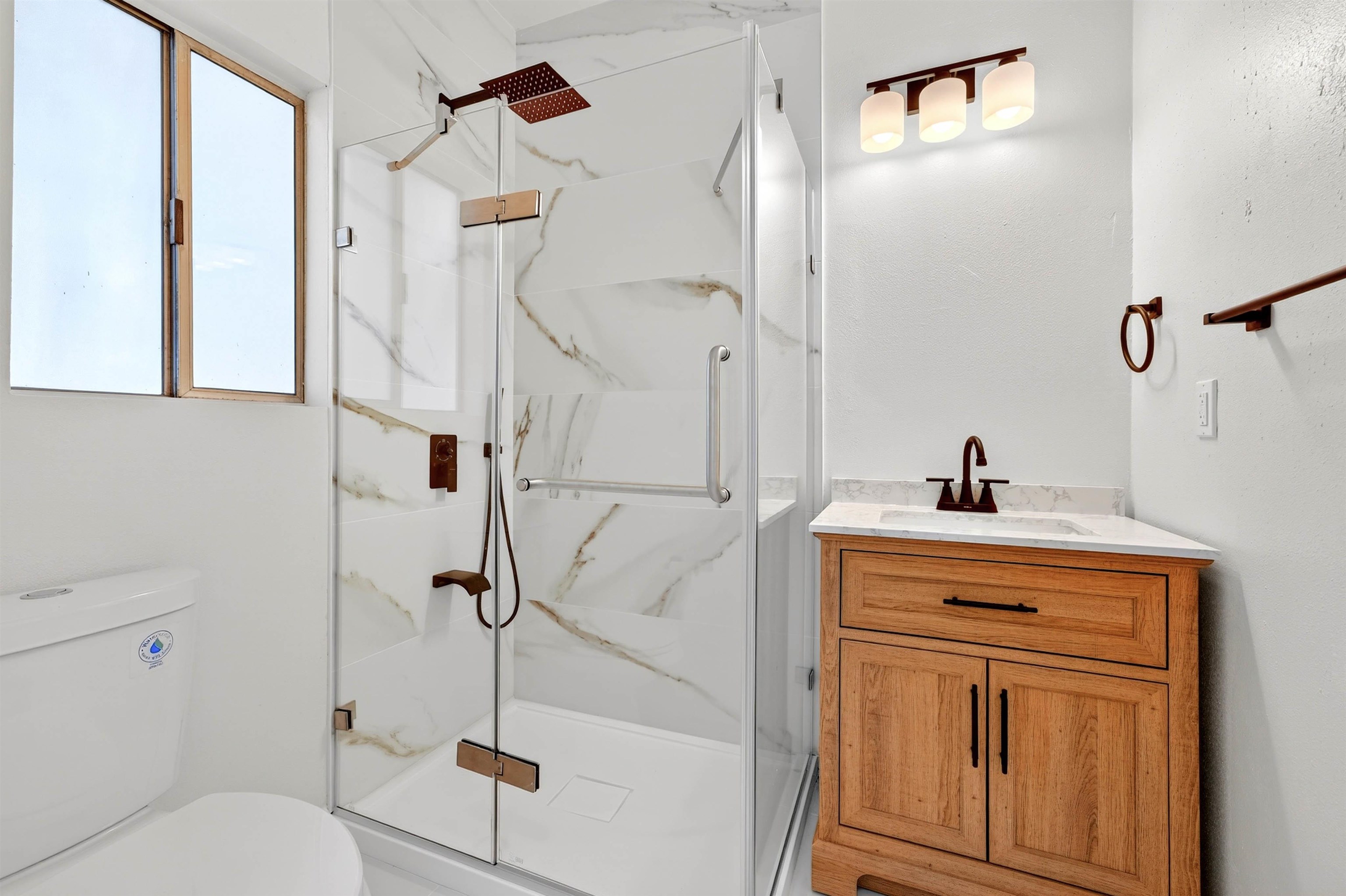 Detail Gallery Image 10 of 13 For 522 B St, Hayward,  CA 94541 - 2 Beds | 1 Baths