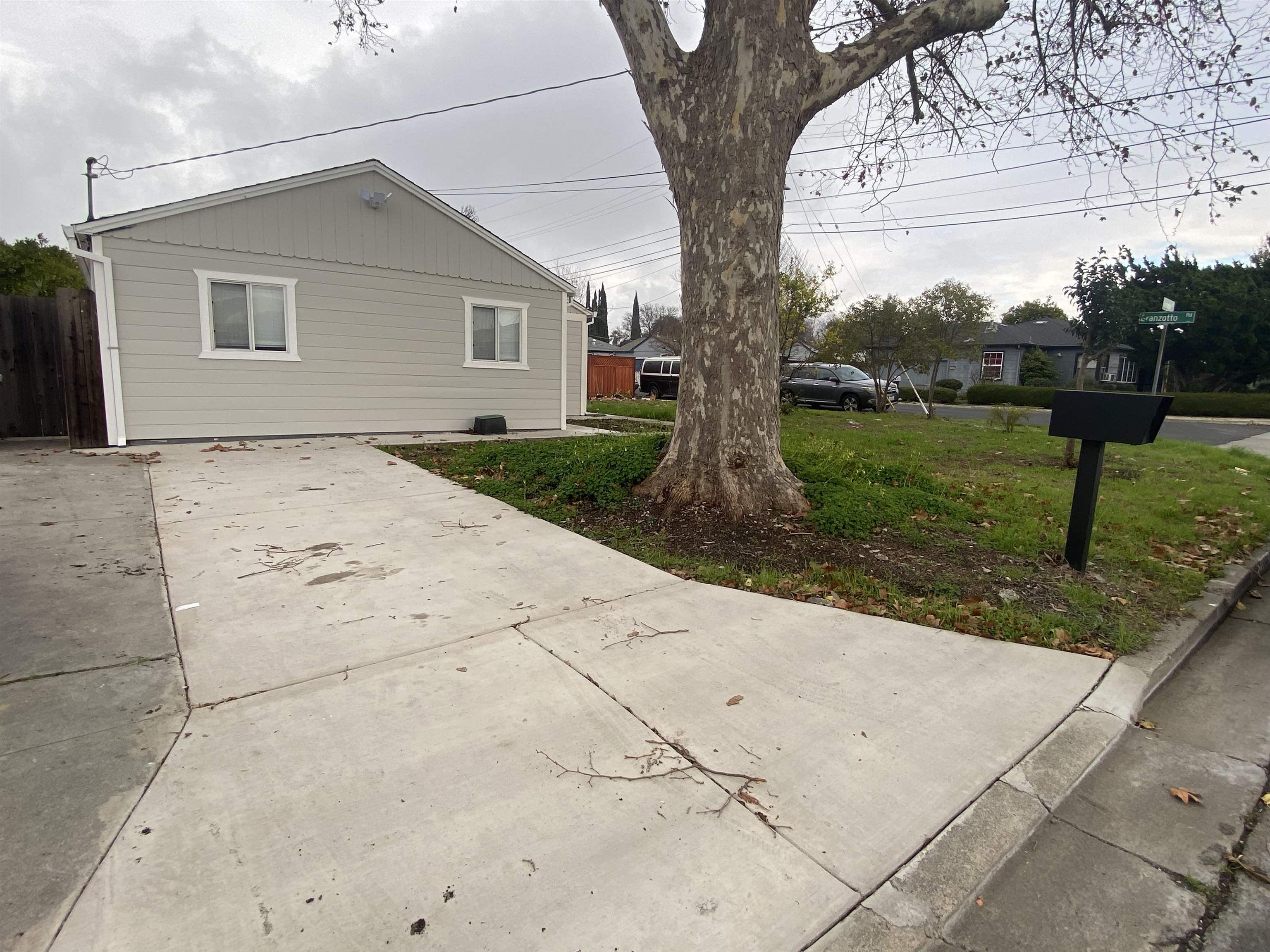 Detail Gallery Image 3 of 13 For 1866 Granada Dr, Concord,  CA 94519 - 3 Beds | 2 Baths