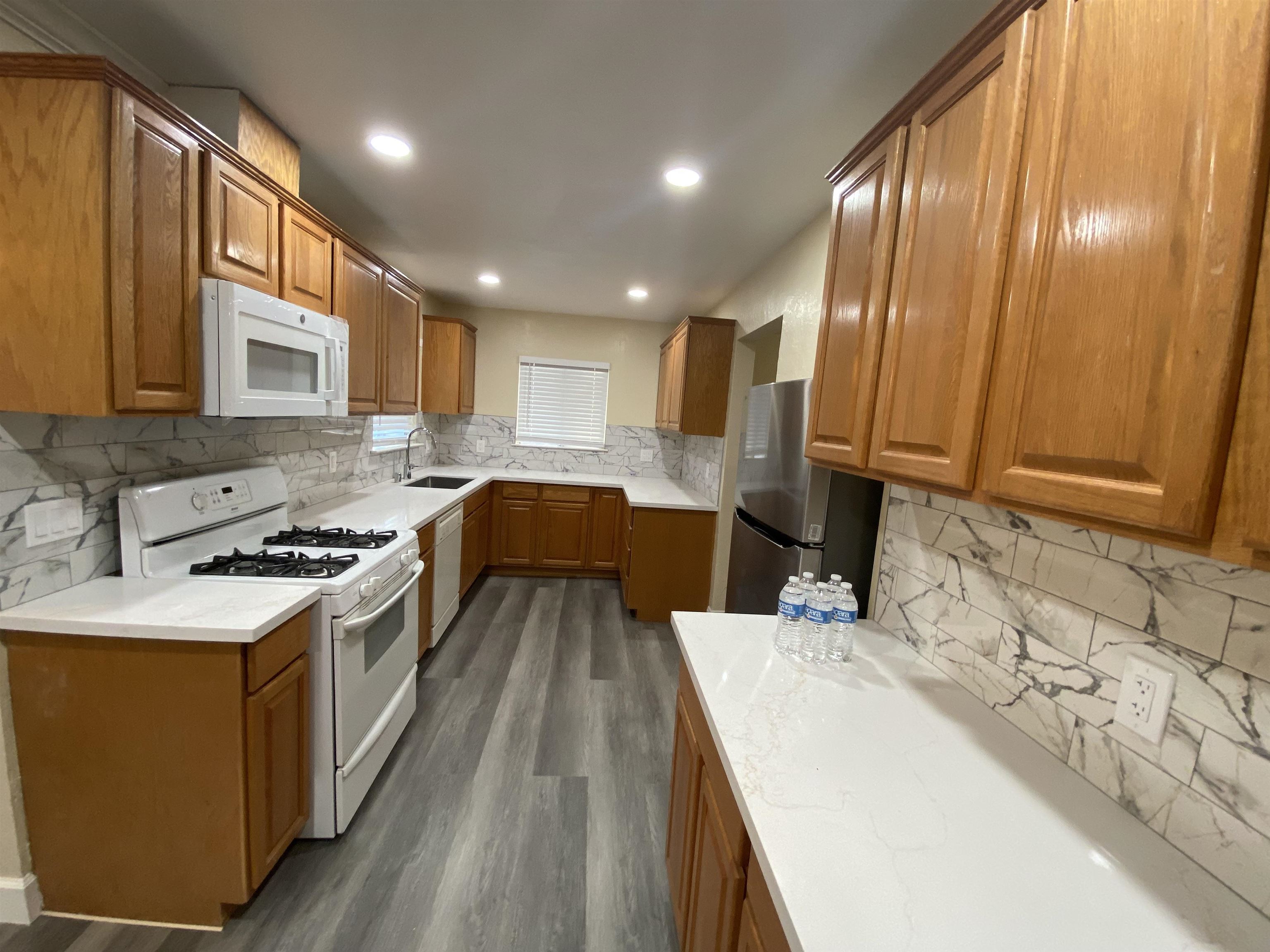 Detail Gallery Image 6 of 13 For 1866 Granada Dr, Concord,  CA 94519 - 3 Beds | 2 Baths