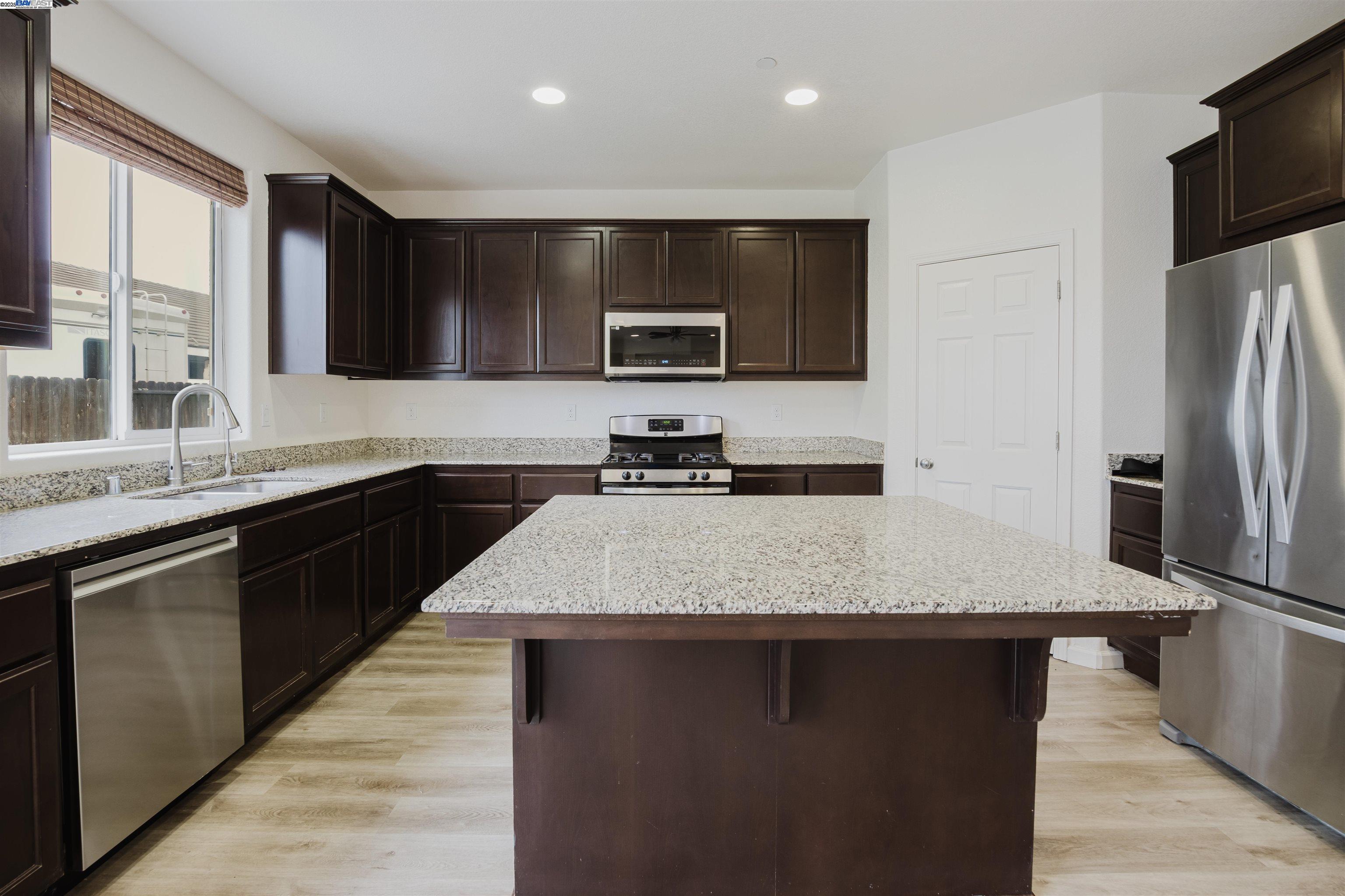 Detail Gallery Image 11 of 50 For 941 Haycastle Ct, Newman,  CA 95360 - 3 Beds | 2/1 Baths