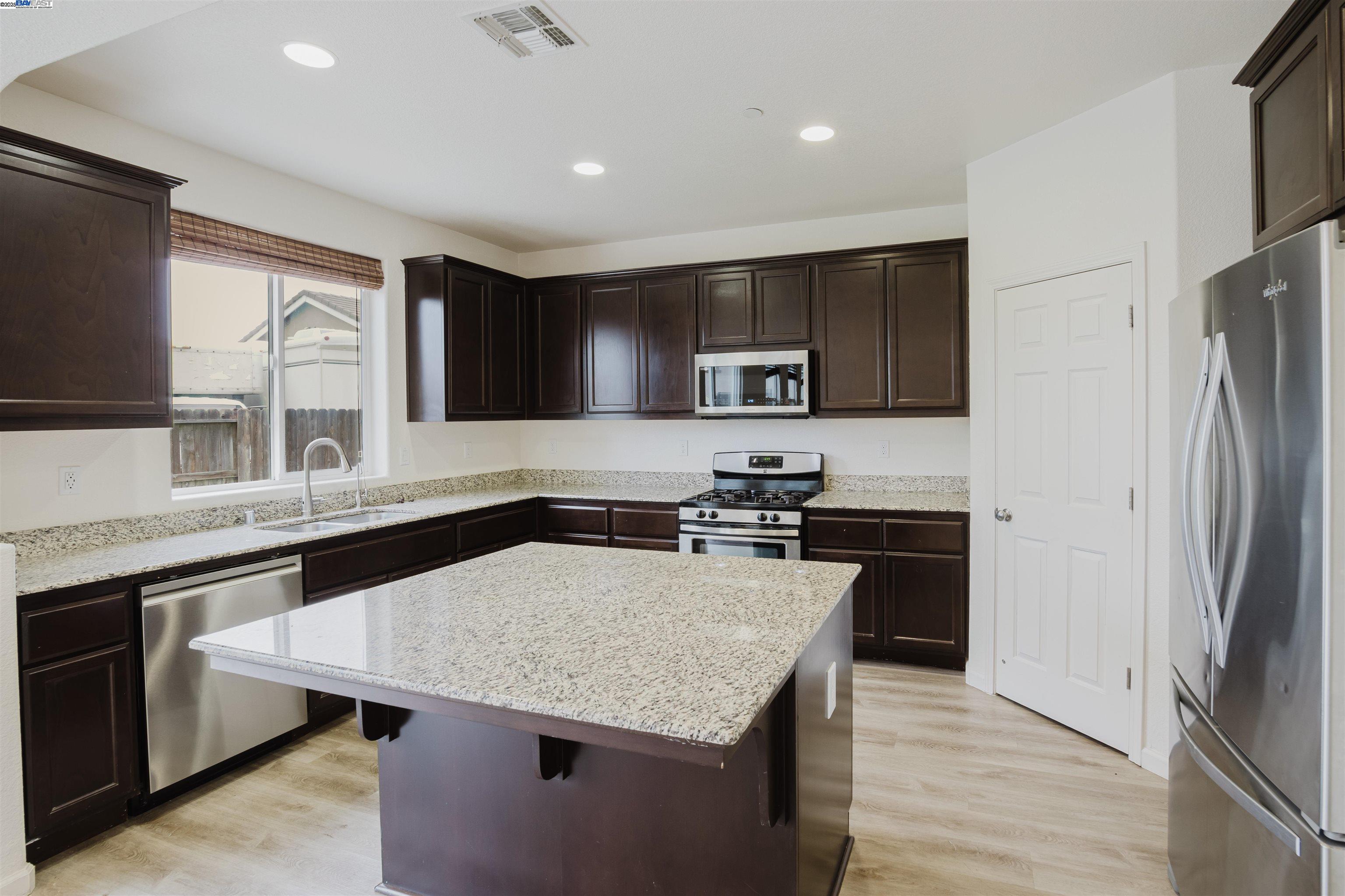 Detail Gallery Image 10 of 50 For 941 Haycastle Ct, Newman,  CA 95360 - 3 Beds | 2/1 Baths