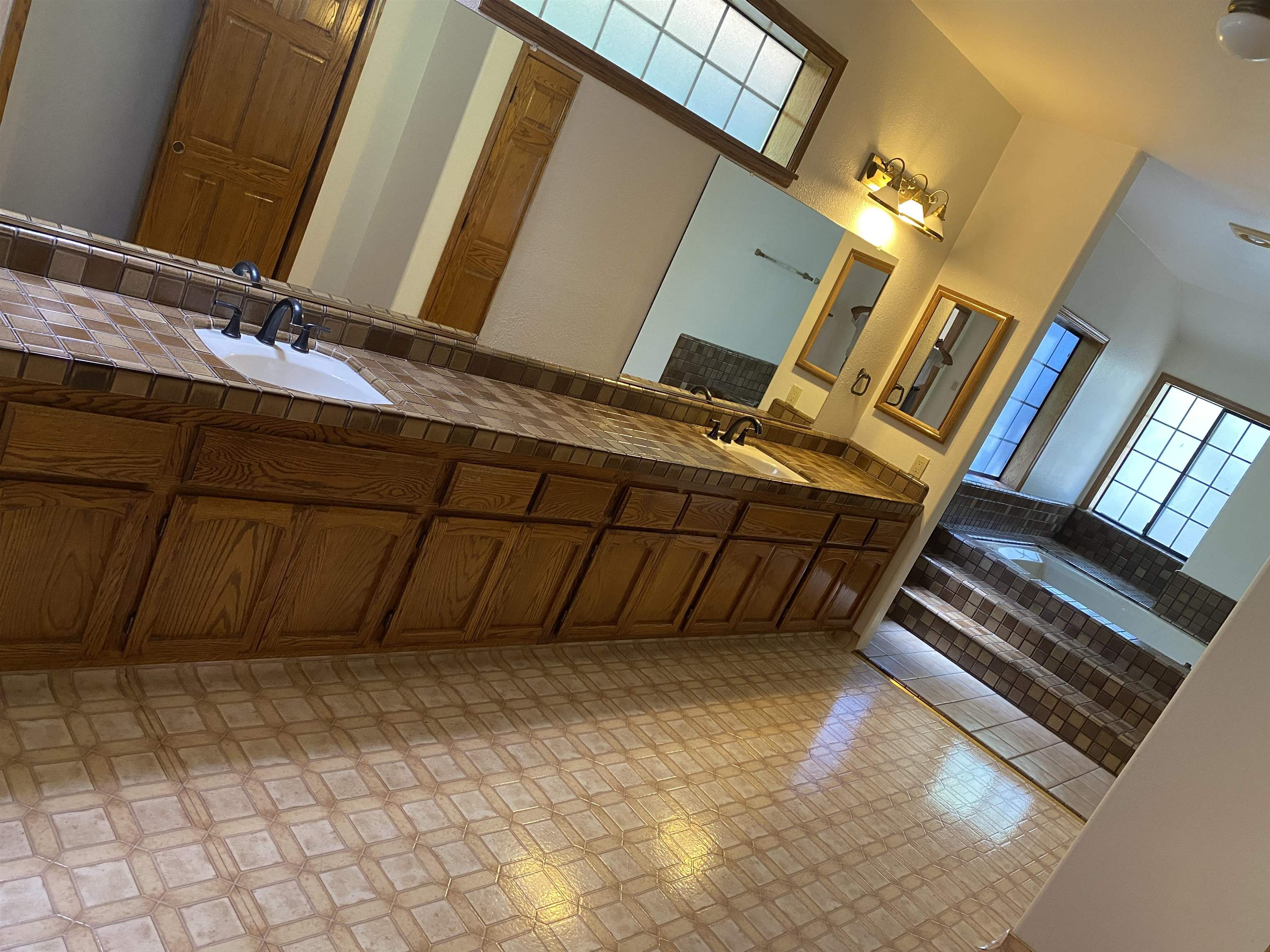 Detail Gallery Image 15 of 38 For 11 Foothill Lane, Pleasanton,  CA 94588 - 4 Beds | 4 Baths