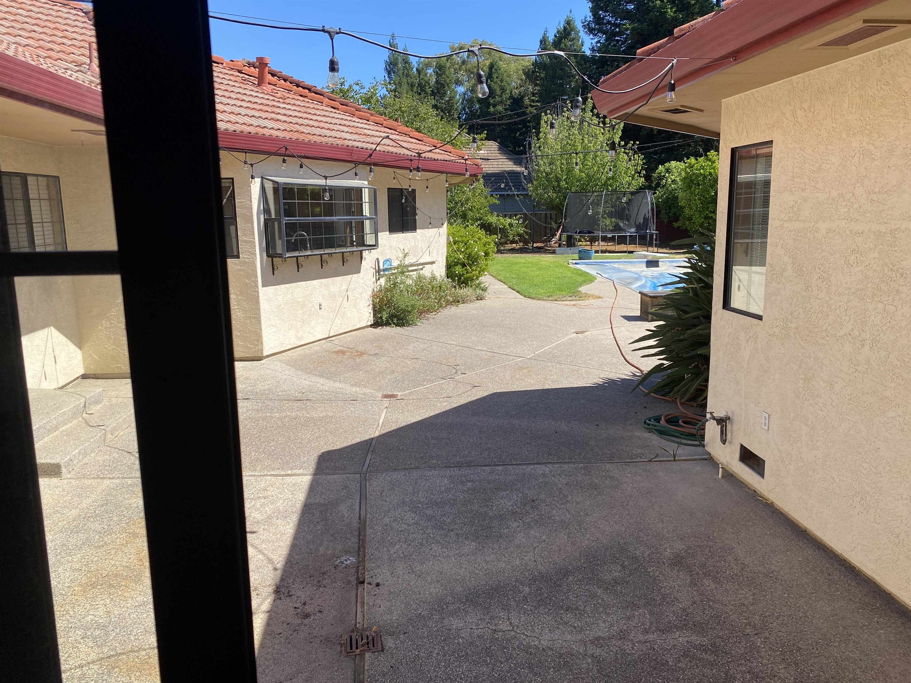 Detail Gallery Image 33 of 38 For 11 Foothill Lane, Pleasanton,  CA 94588 - 4 Beds | 4 Baths